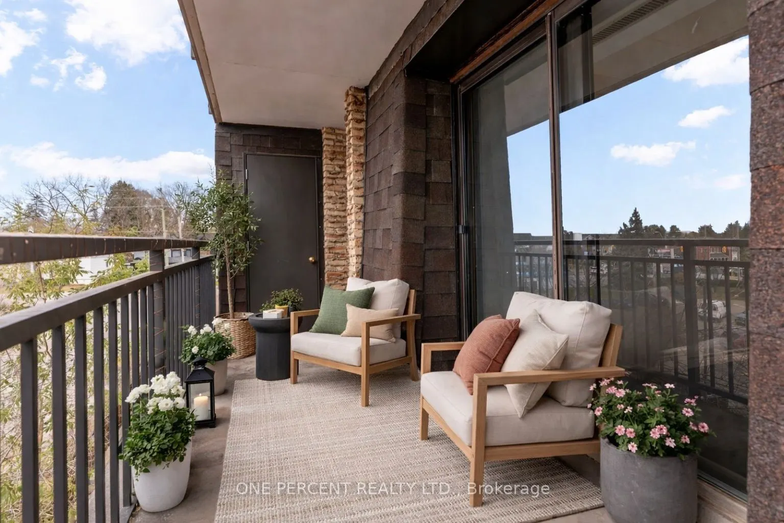 15390 Yonge Street #406