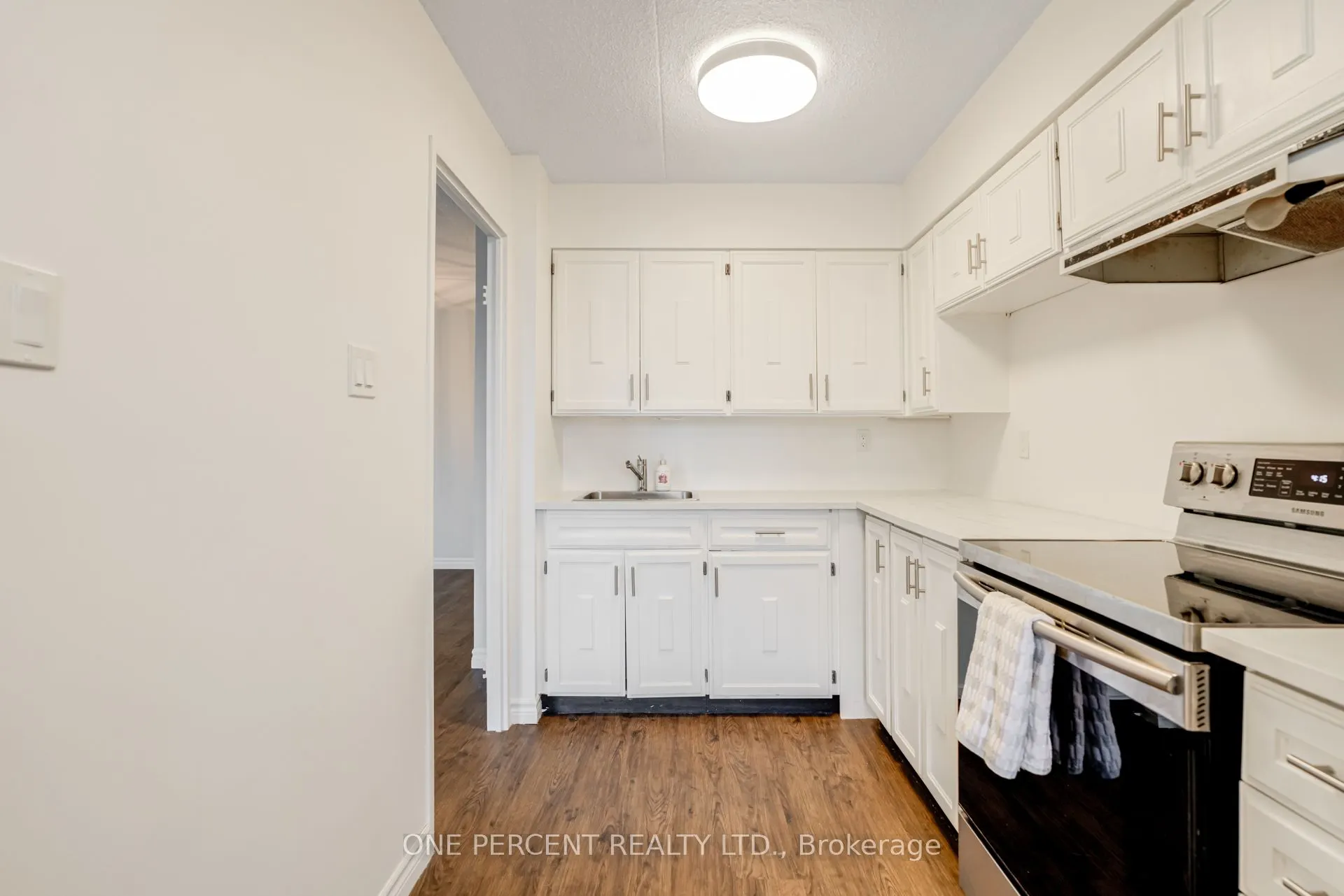 15390 Yonge Street #406