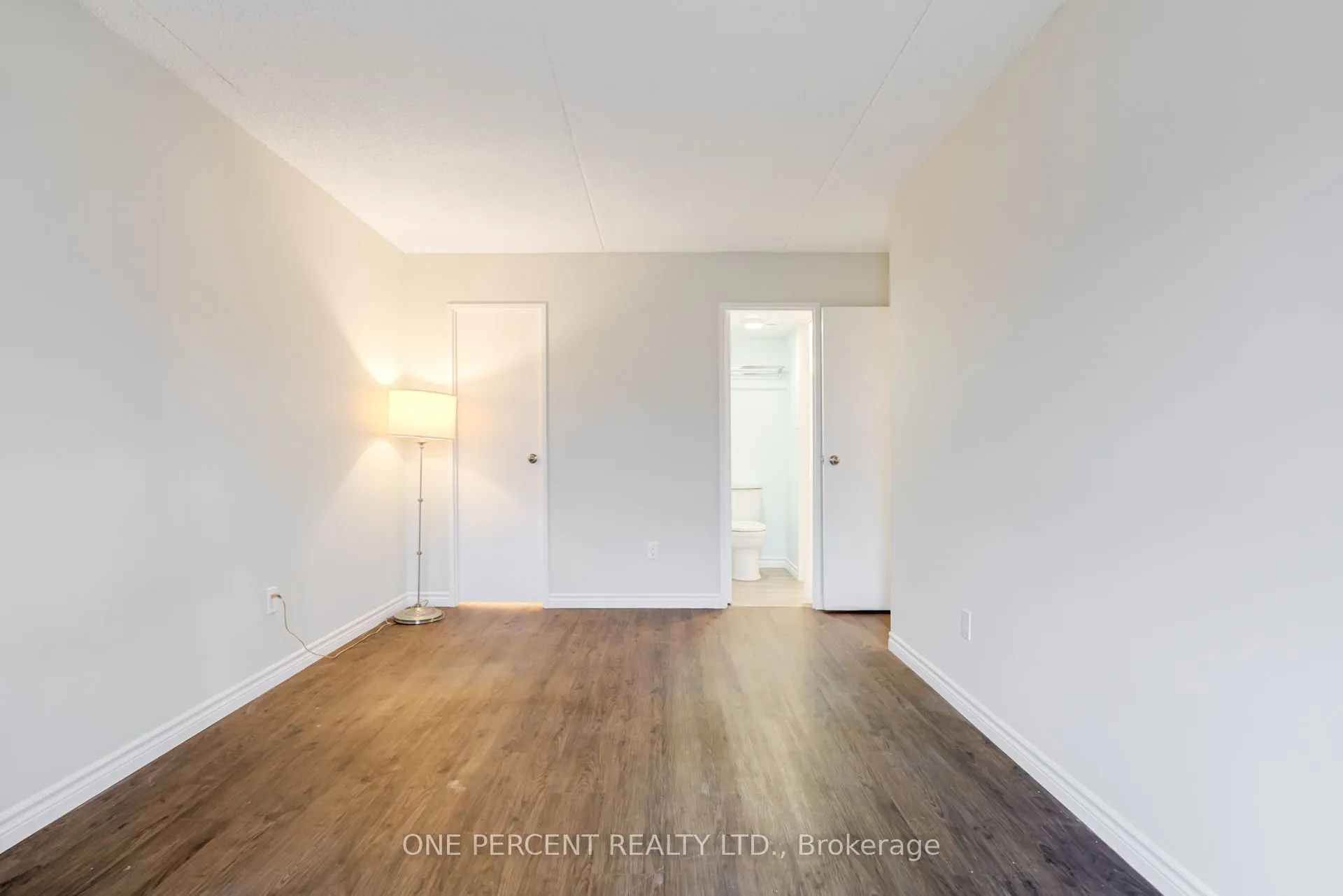 15390 Yonge Street #406