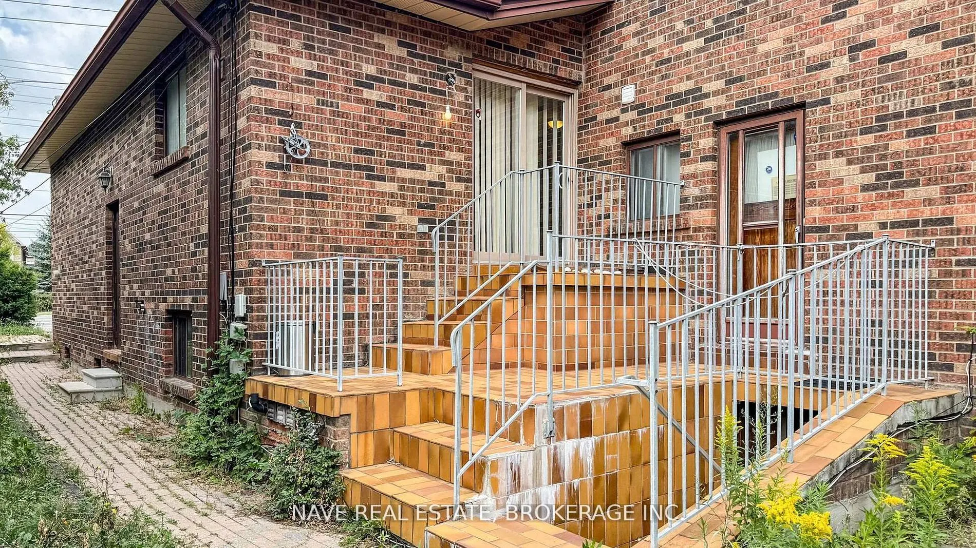 9747 Bathurst Street