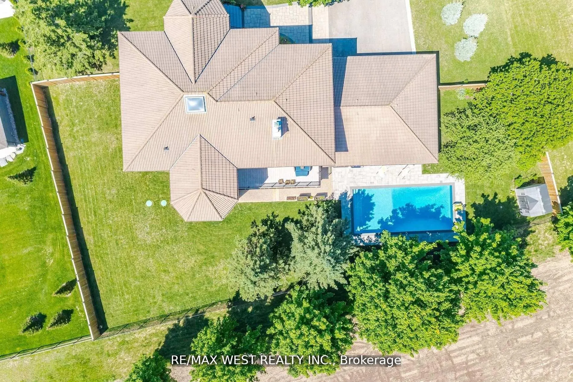 7 Stewart Crescent