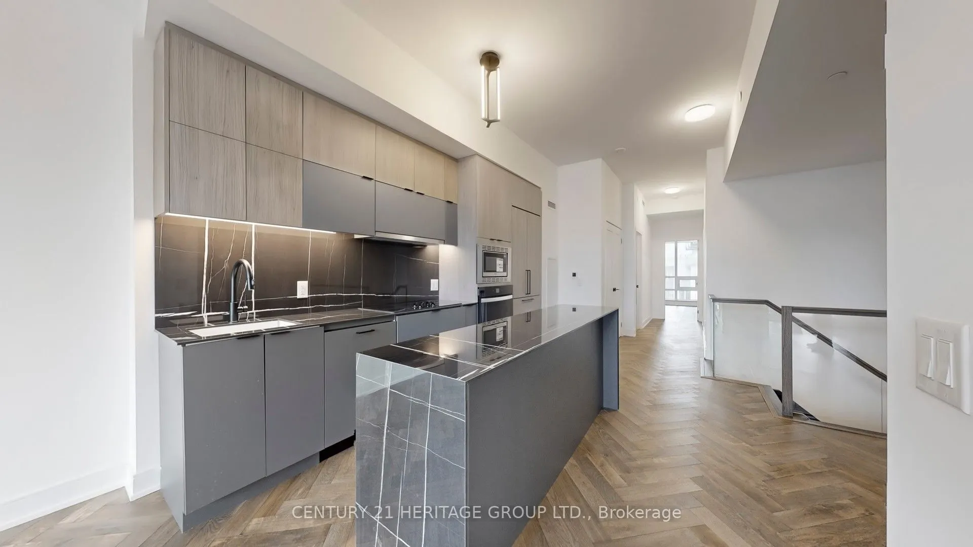 8888 YONGE Street #103 L/W