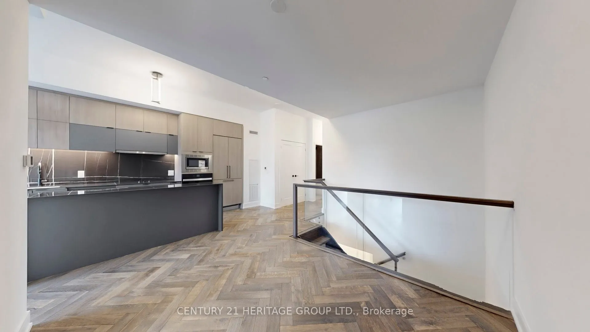 8888 YONGE Street #103 L/W