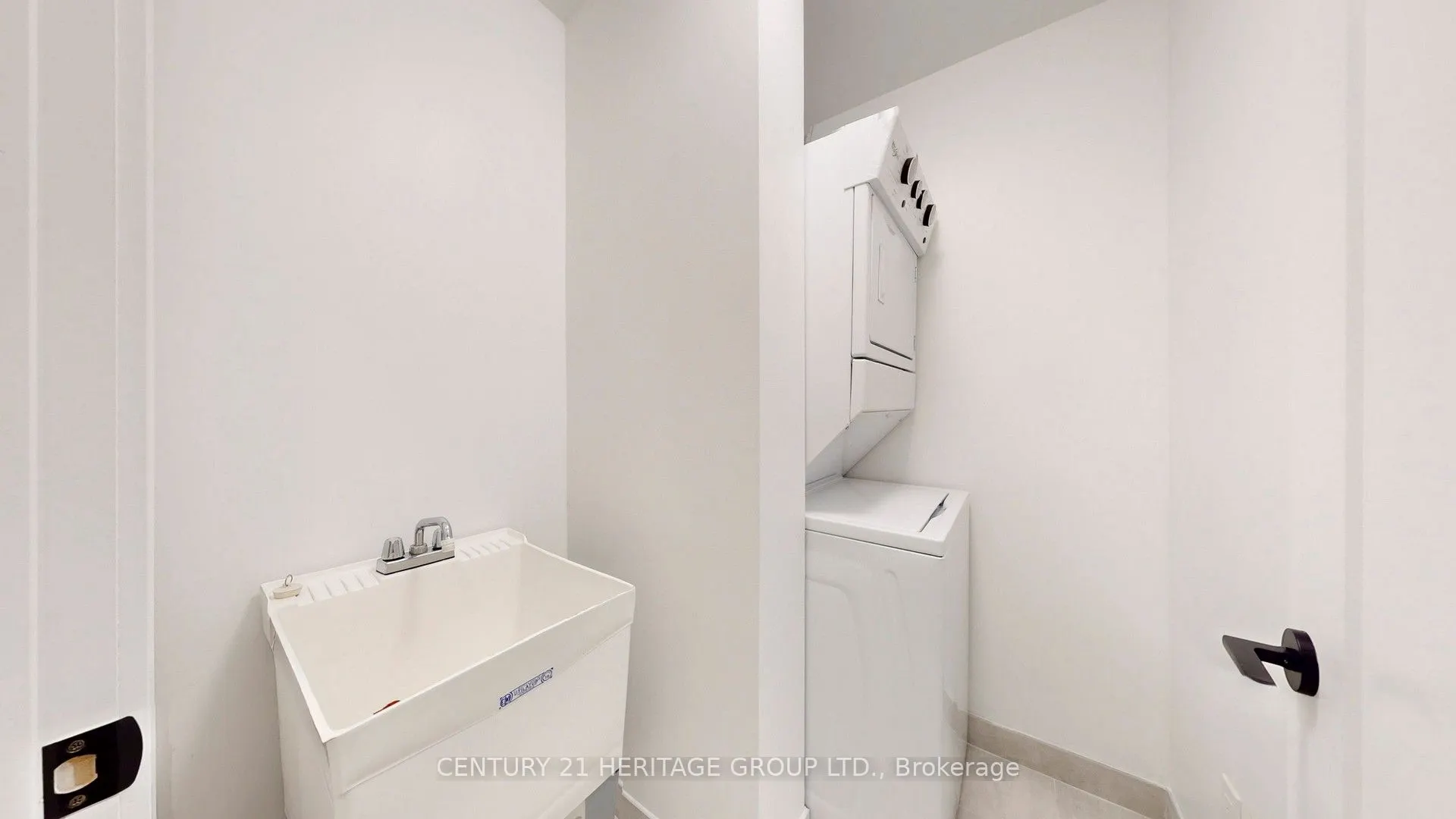 8888 YONGE Street #103 L/W