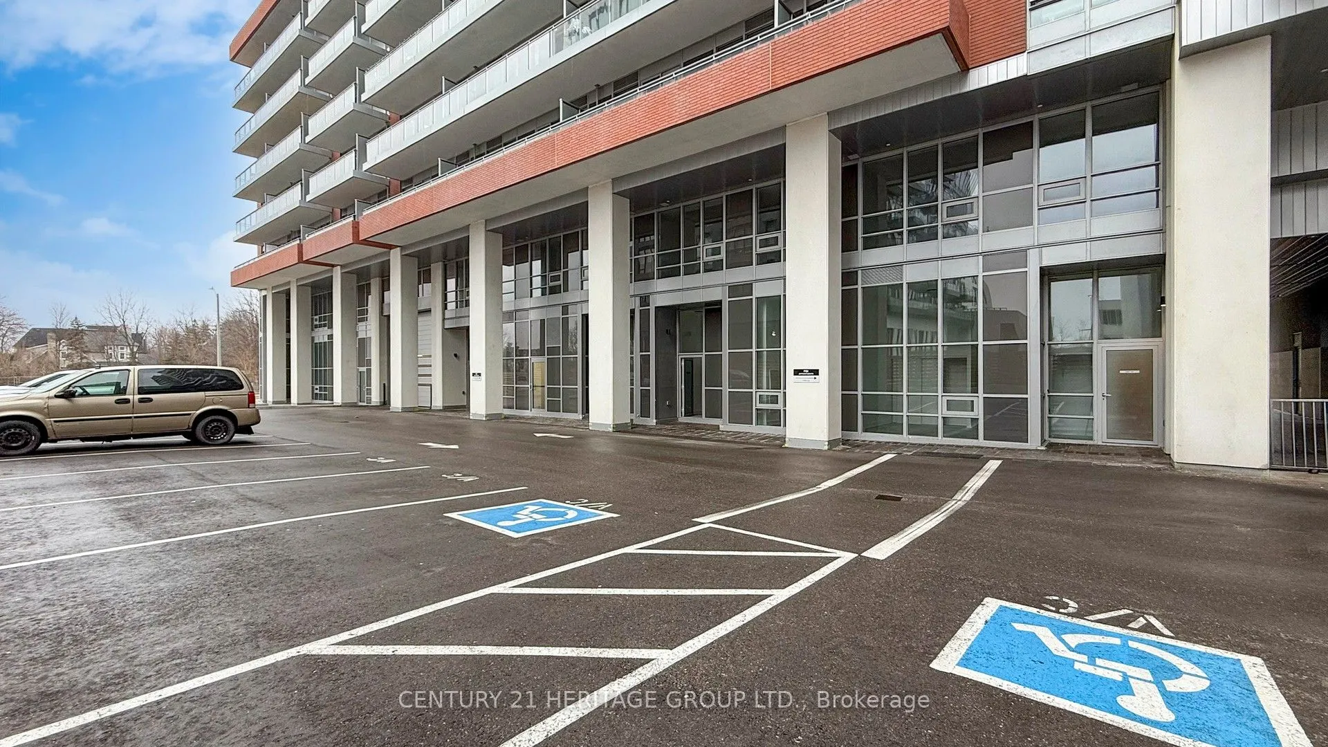 8888 YONGE Street #103 L/W