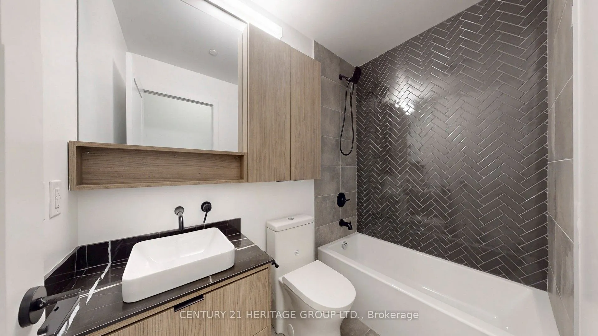 8888 YONGE Street #103 W/L