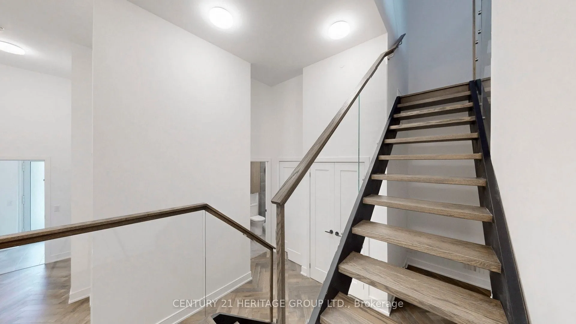 8888 YONGE Street #103 W/L
