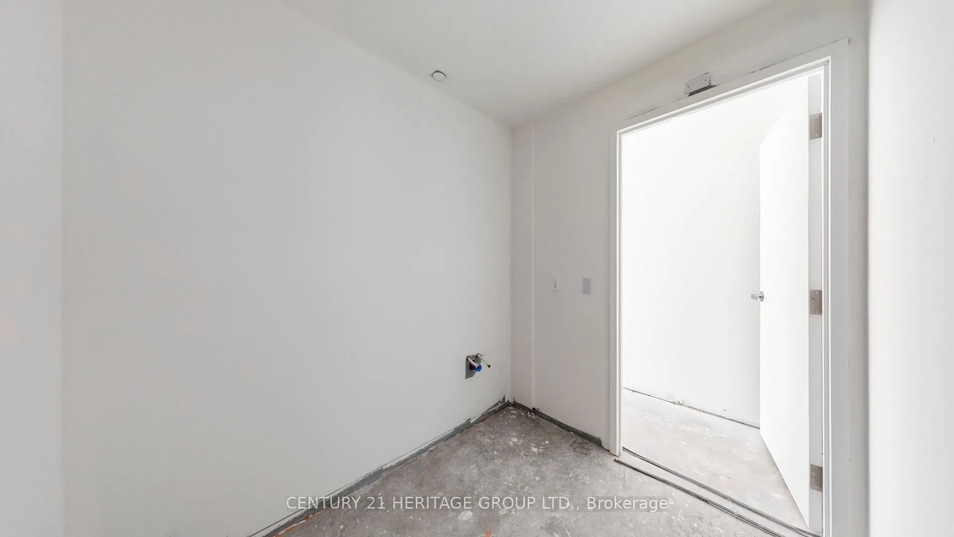 8888 YONGE Street #103 W/L