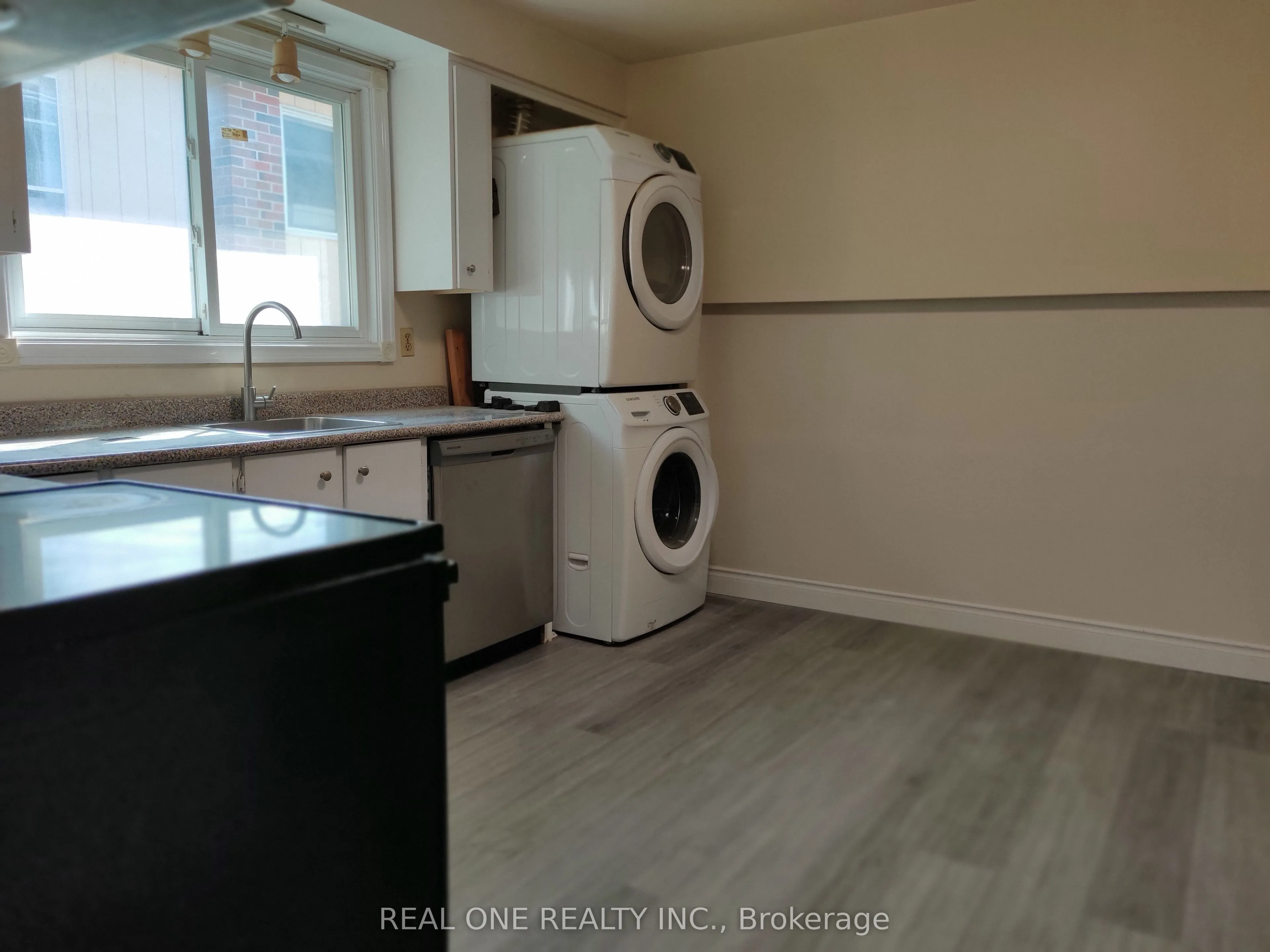 93 Southdale Drive #Upper
