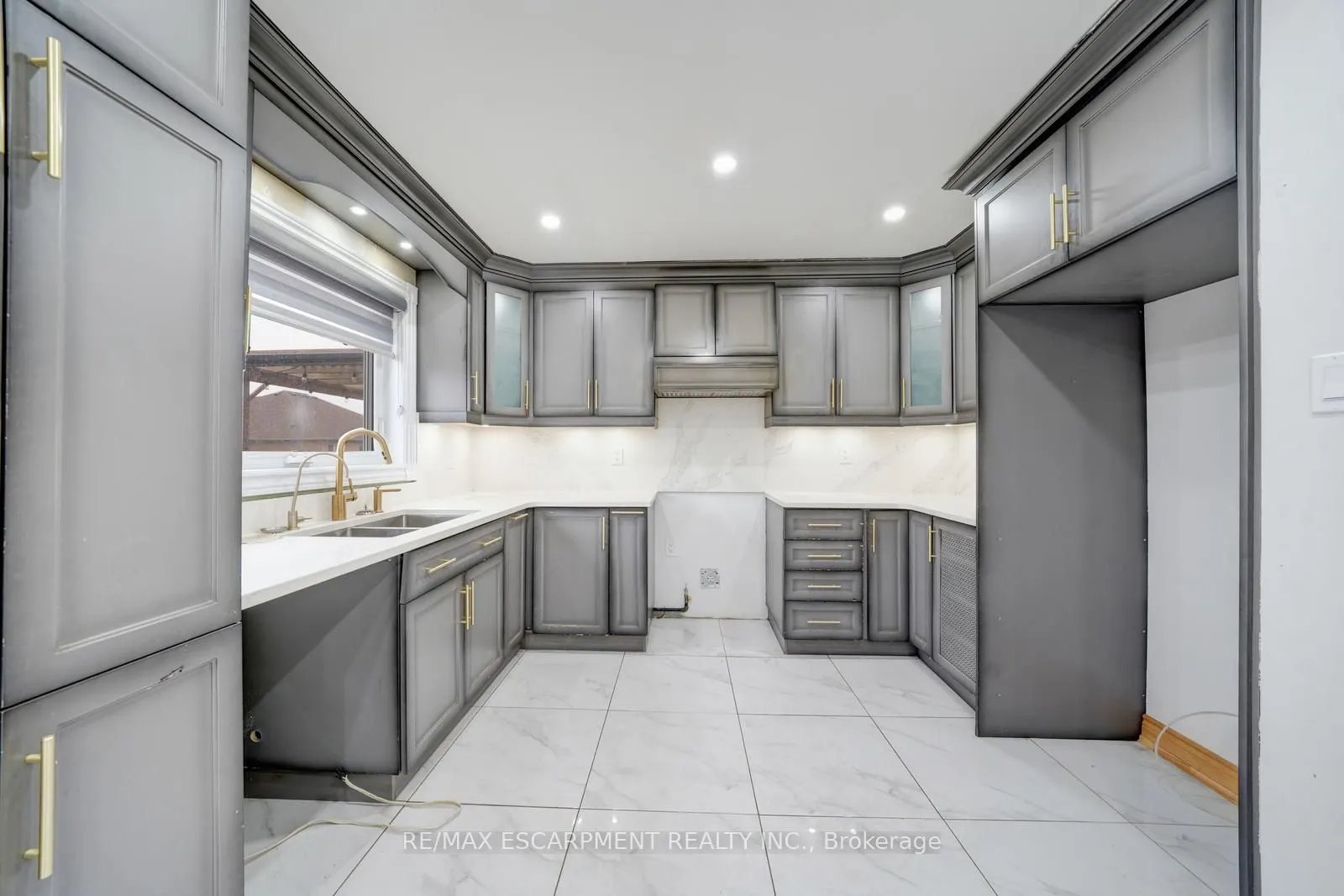 84 Andriana Crescent