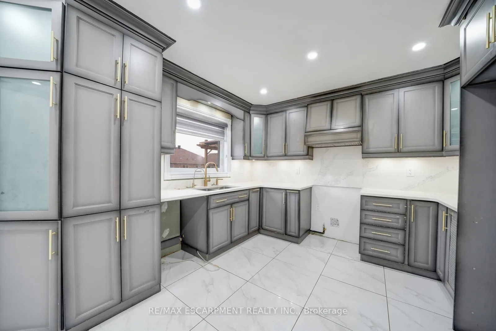 84 Andriana Crescent