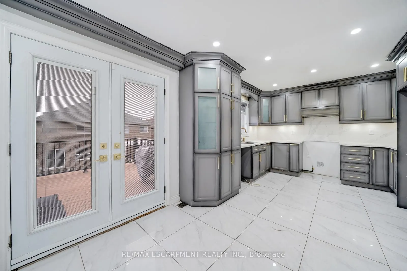84 Andriana Crescent