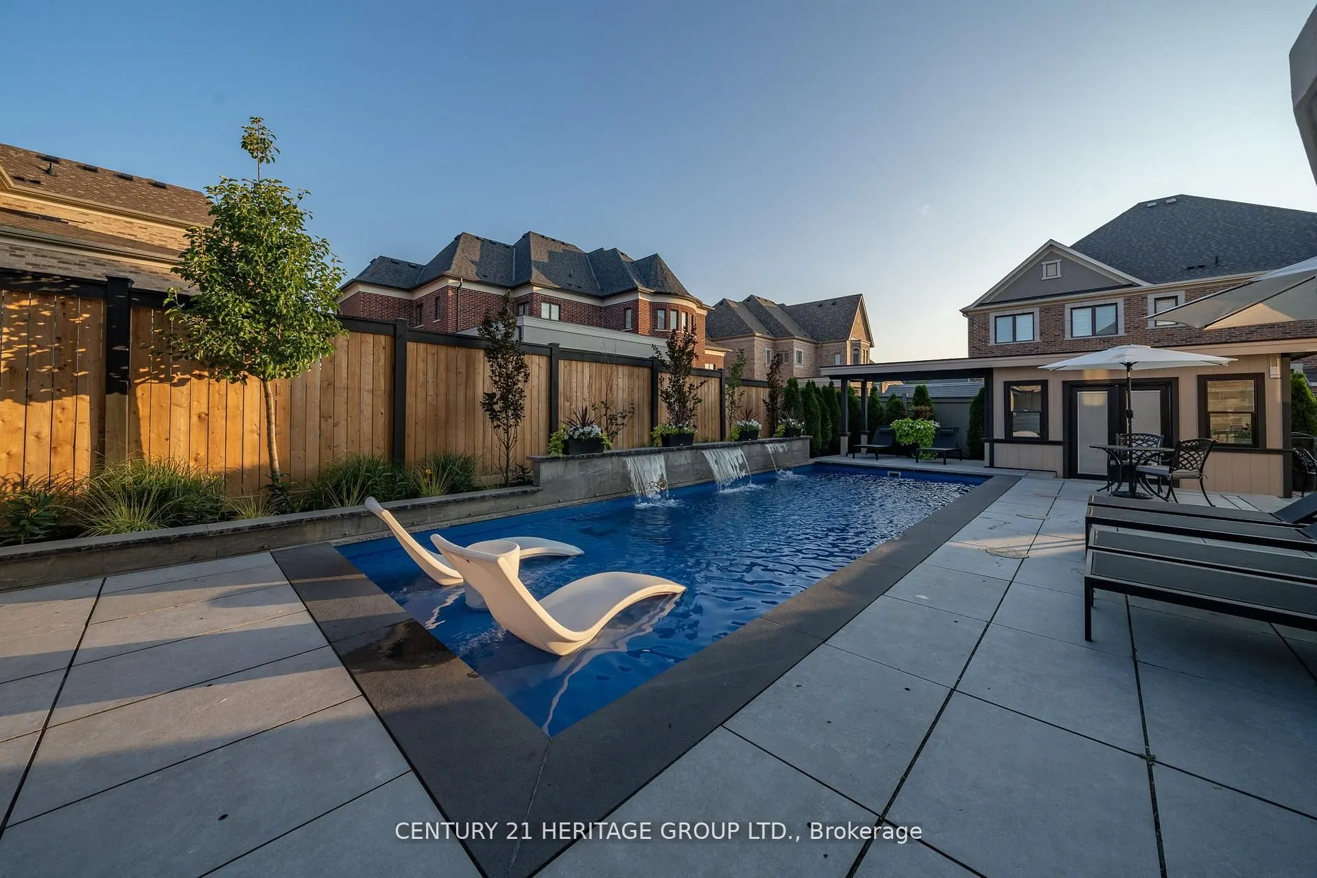 43 Sir Henry Court
