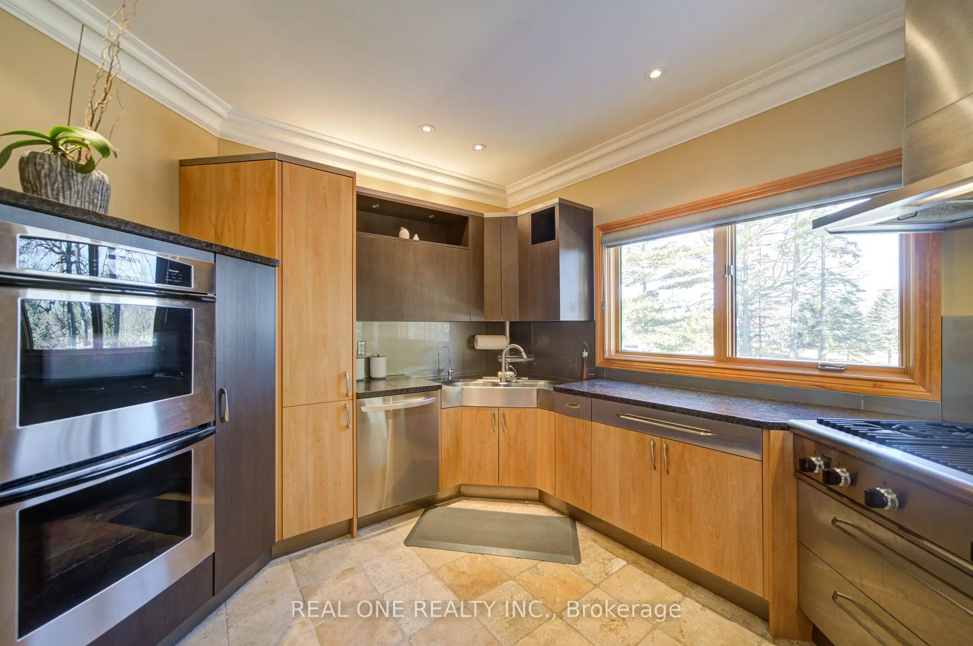 24 Maplehyrn Avenue