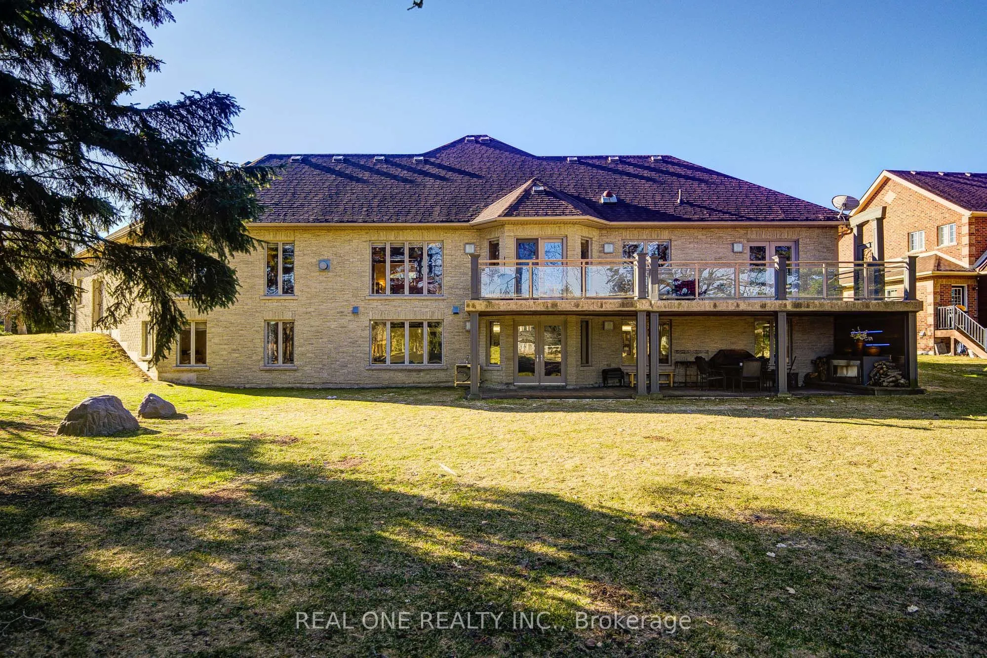 24 Maplehyrn Avenue