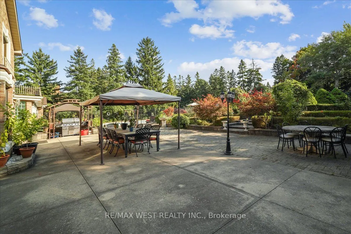 190 Sandys Drive
