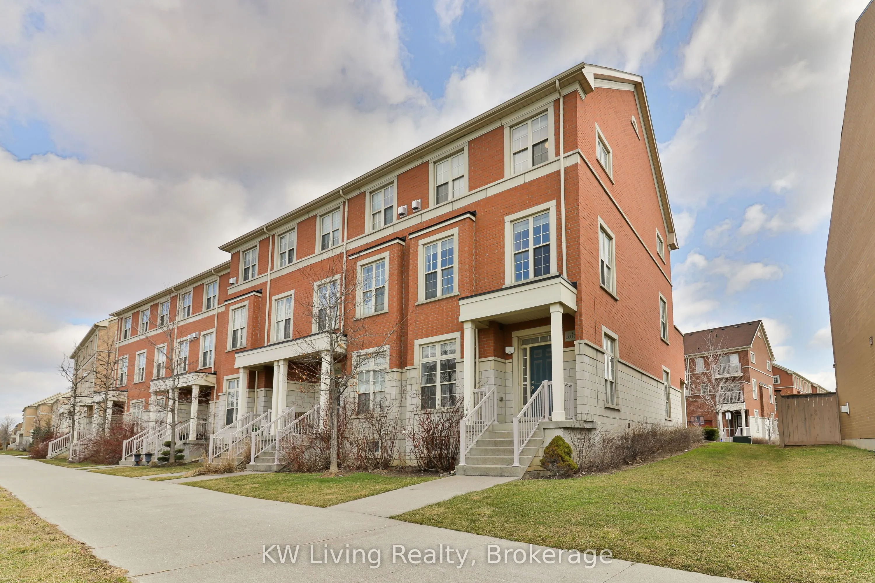 10373 Woodbine Avenue E
