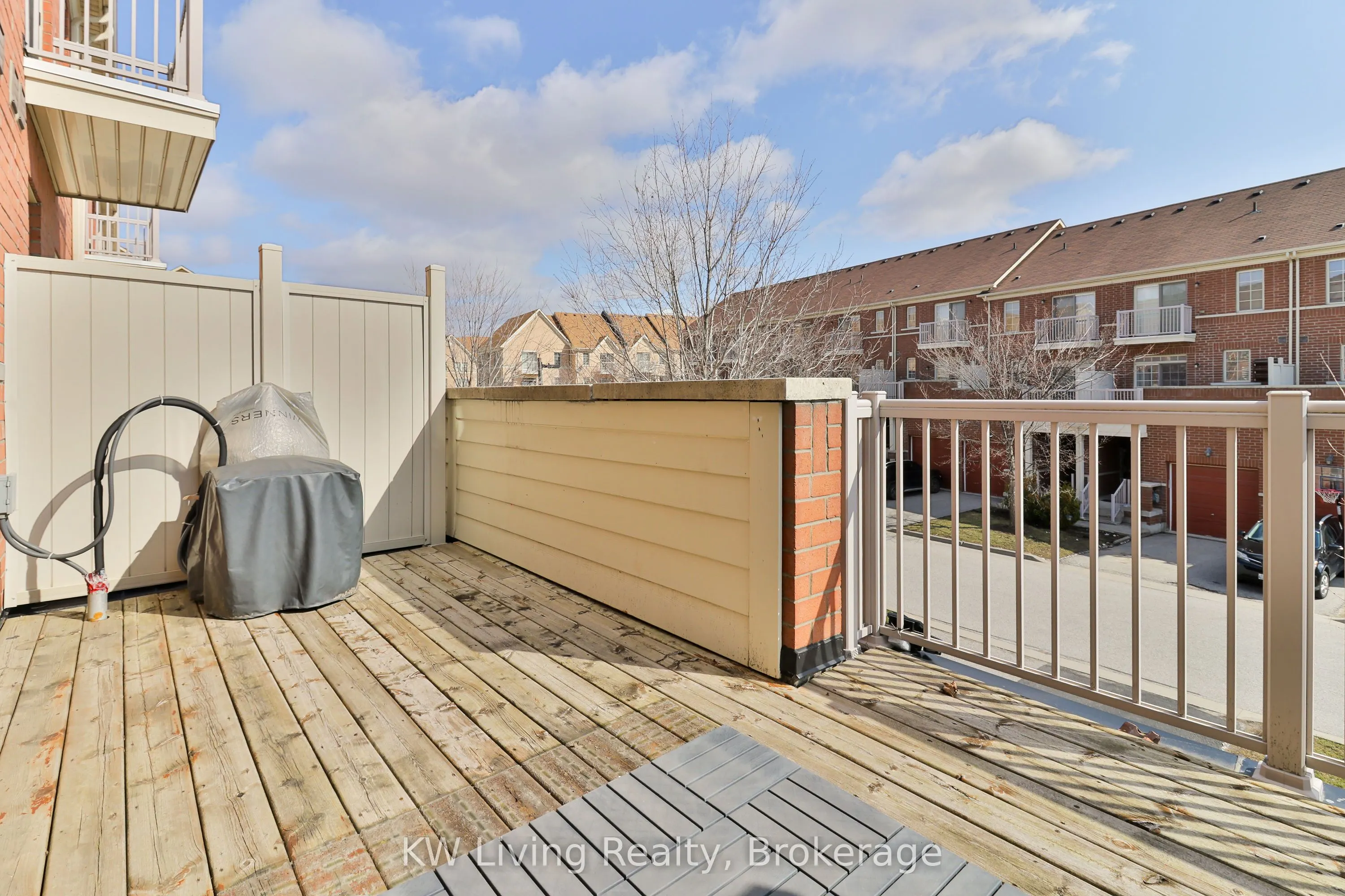 10373 Woodbine Avenue E