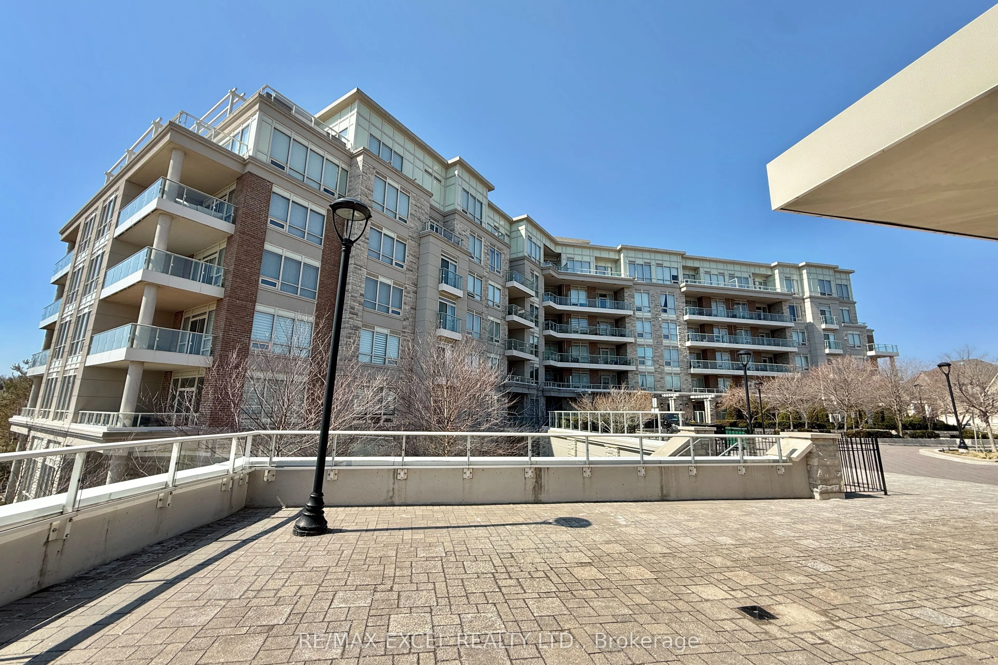 9 Stollery Pond Crescent #208