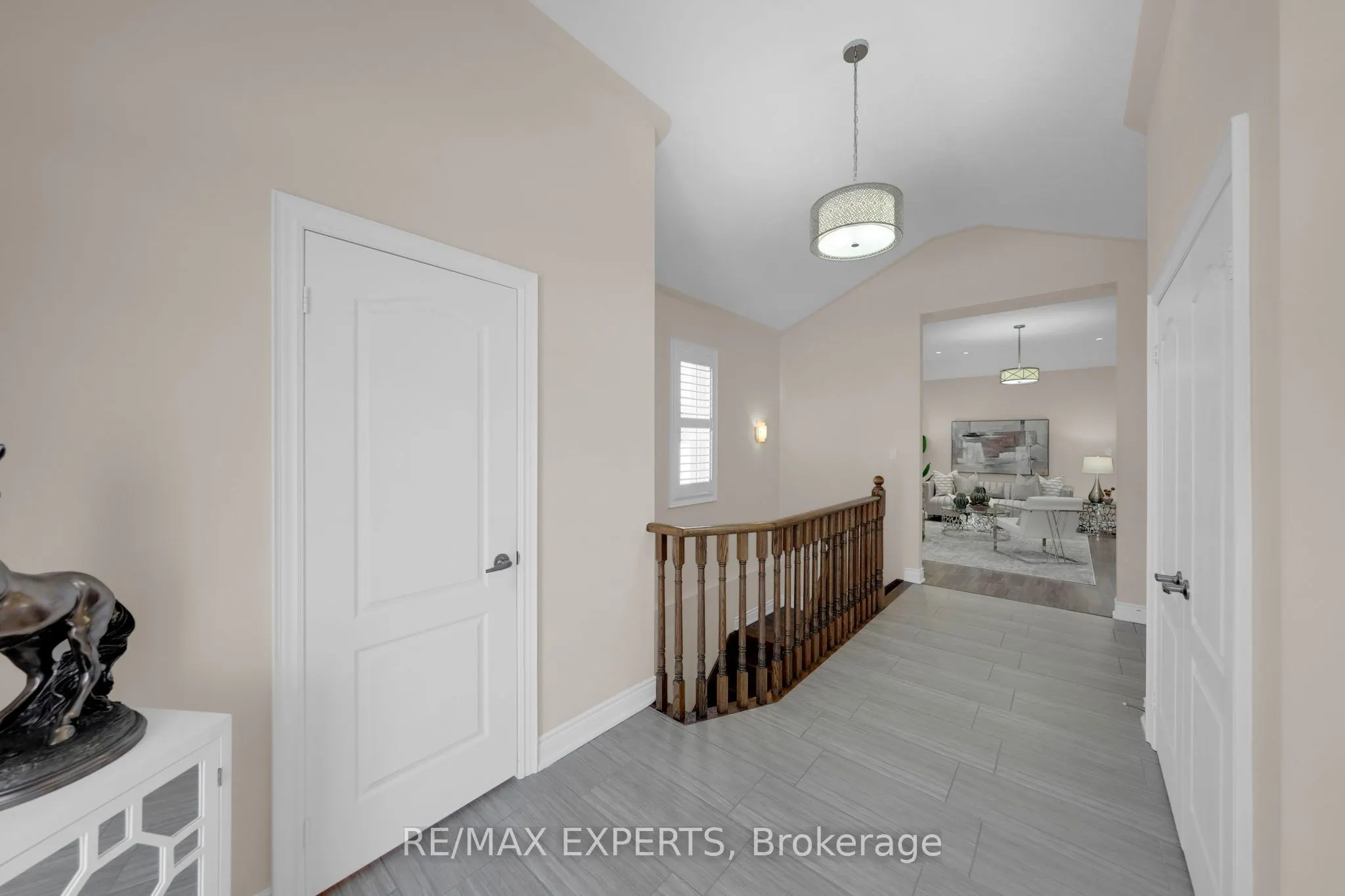 57 Hopkins Crescent N
