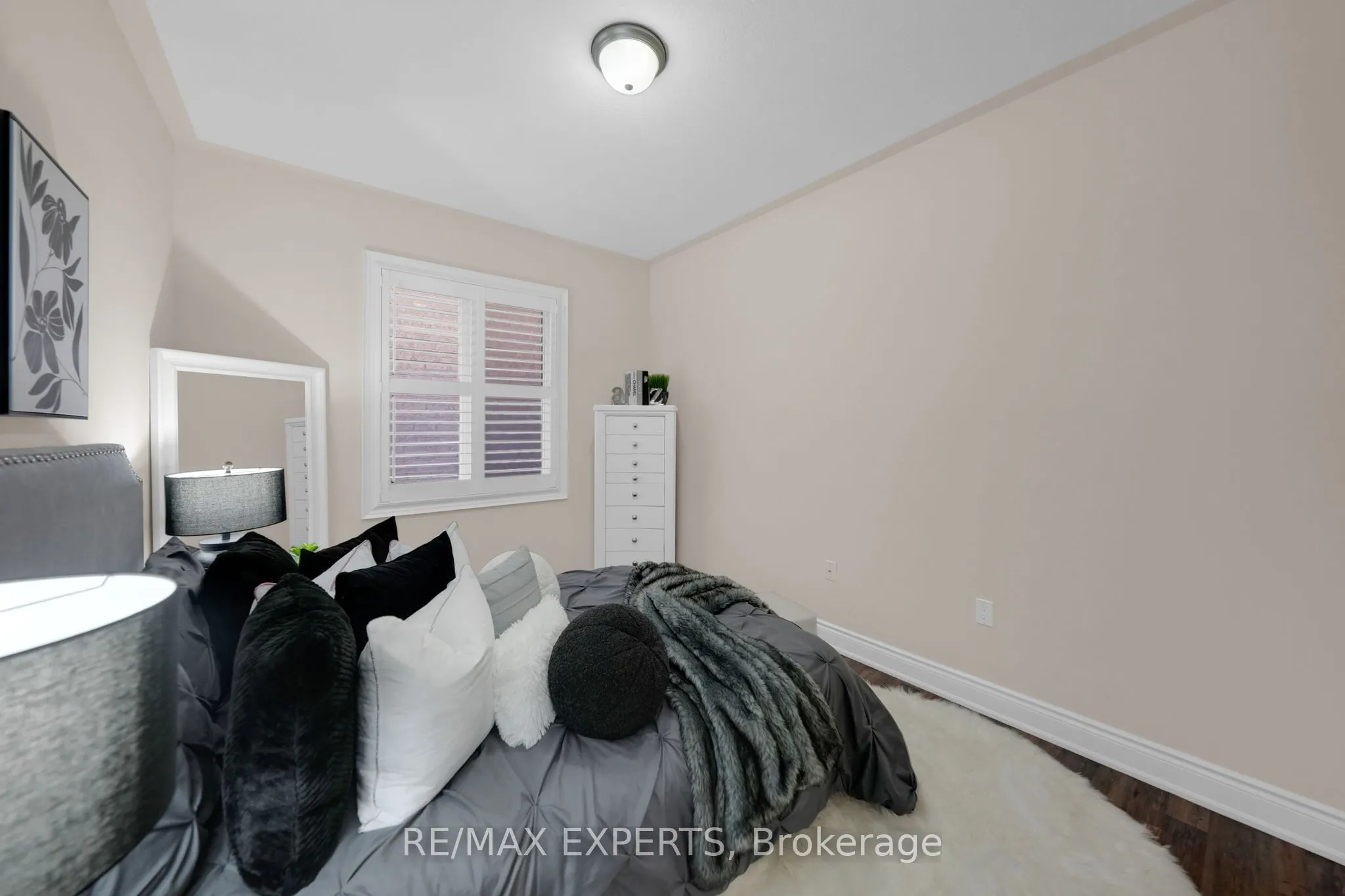 57 Hopkins Crescent N
