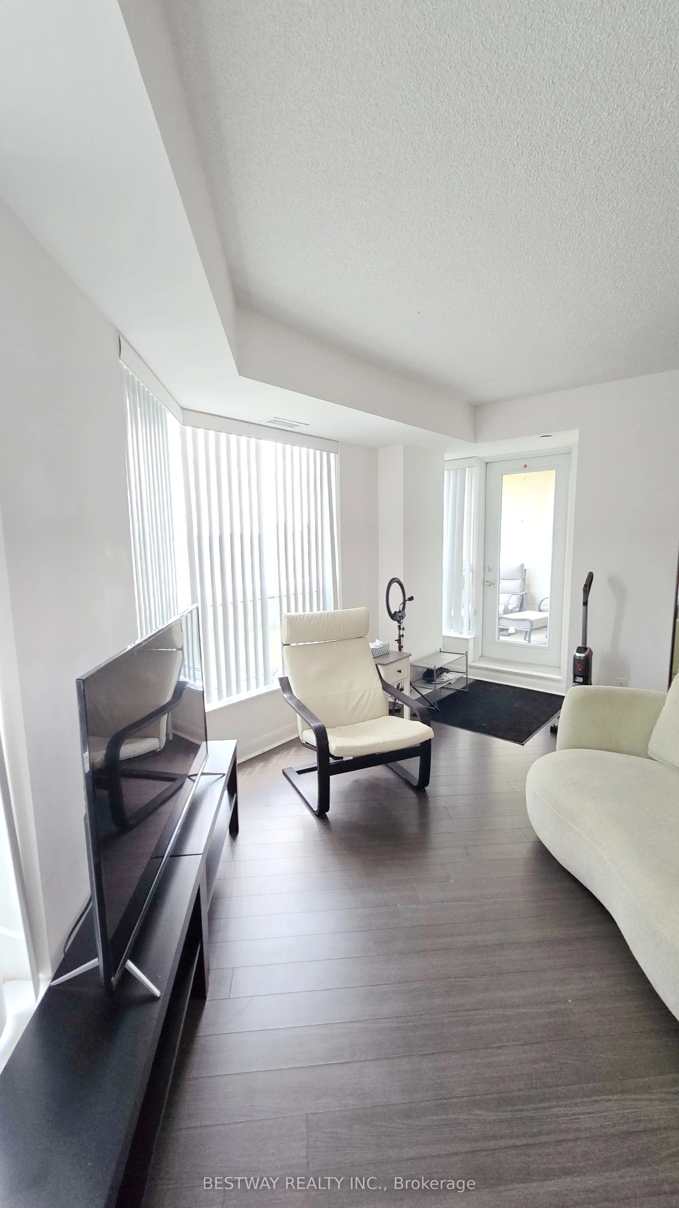 75 Norman Bethune Avenue #208