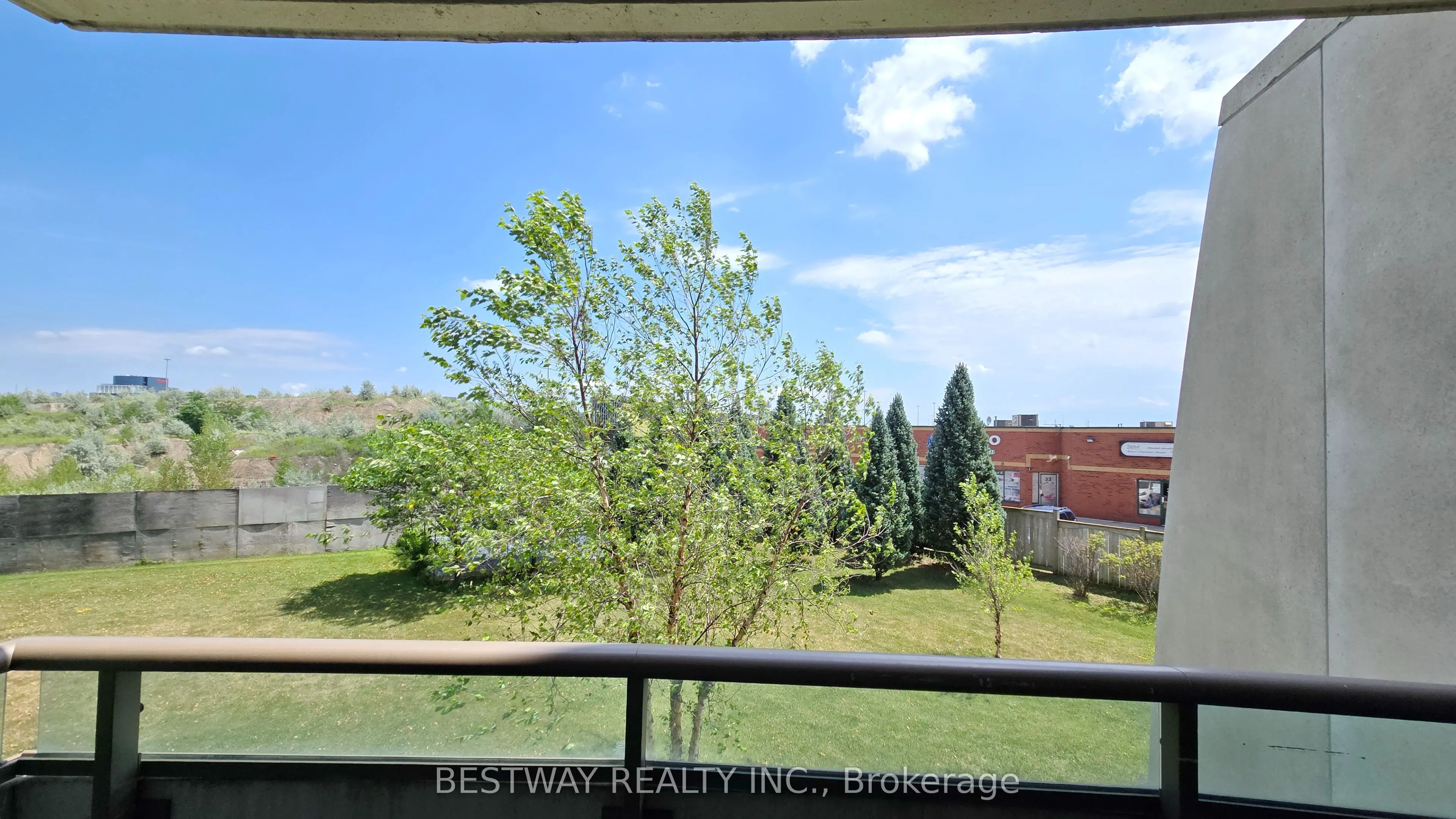 75 Norman Bethune Avenue #208