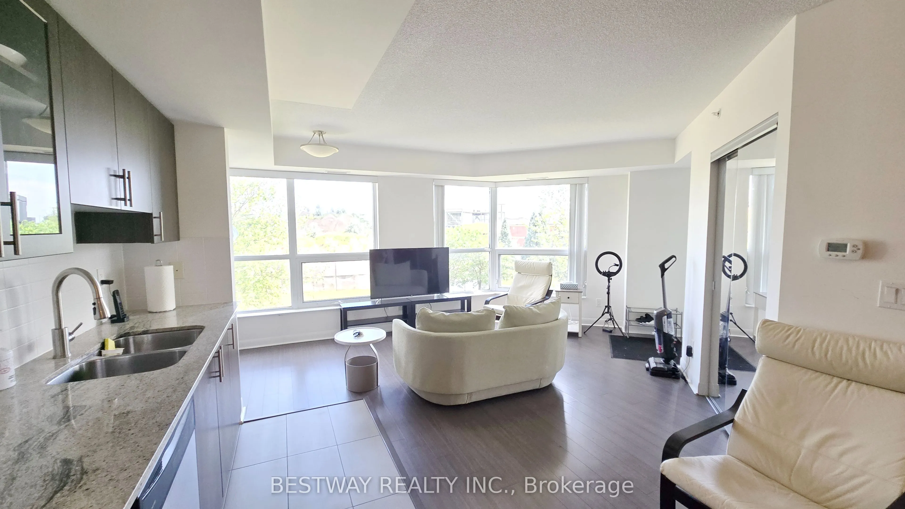 75 Norman Bethune Avenue #208