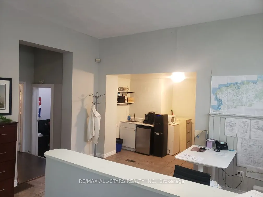 1 Albert Street S