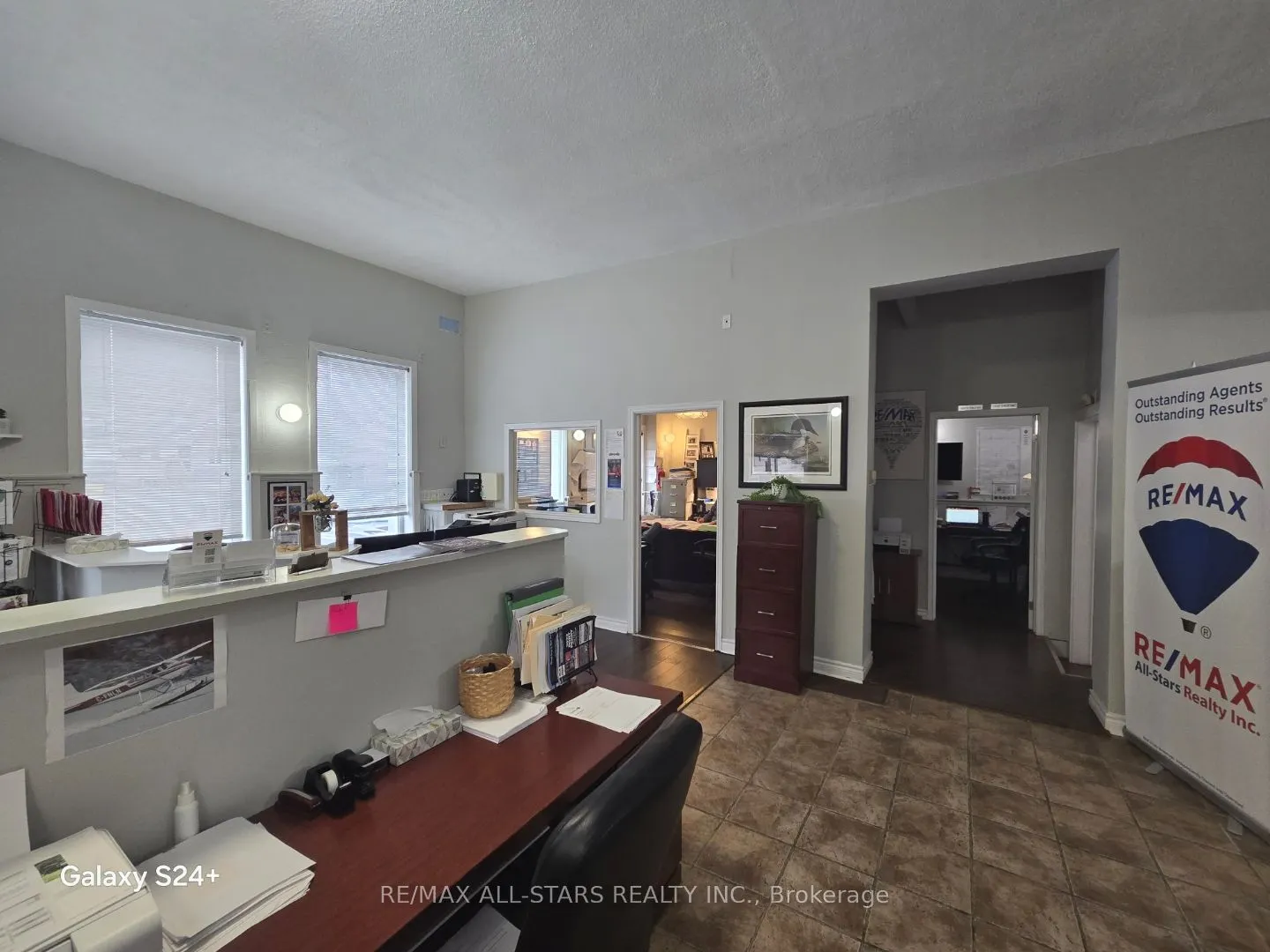 1 Albert Street S