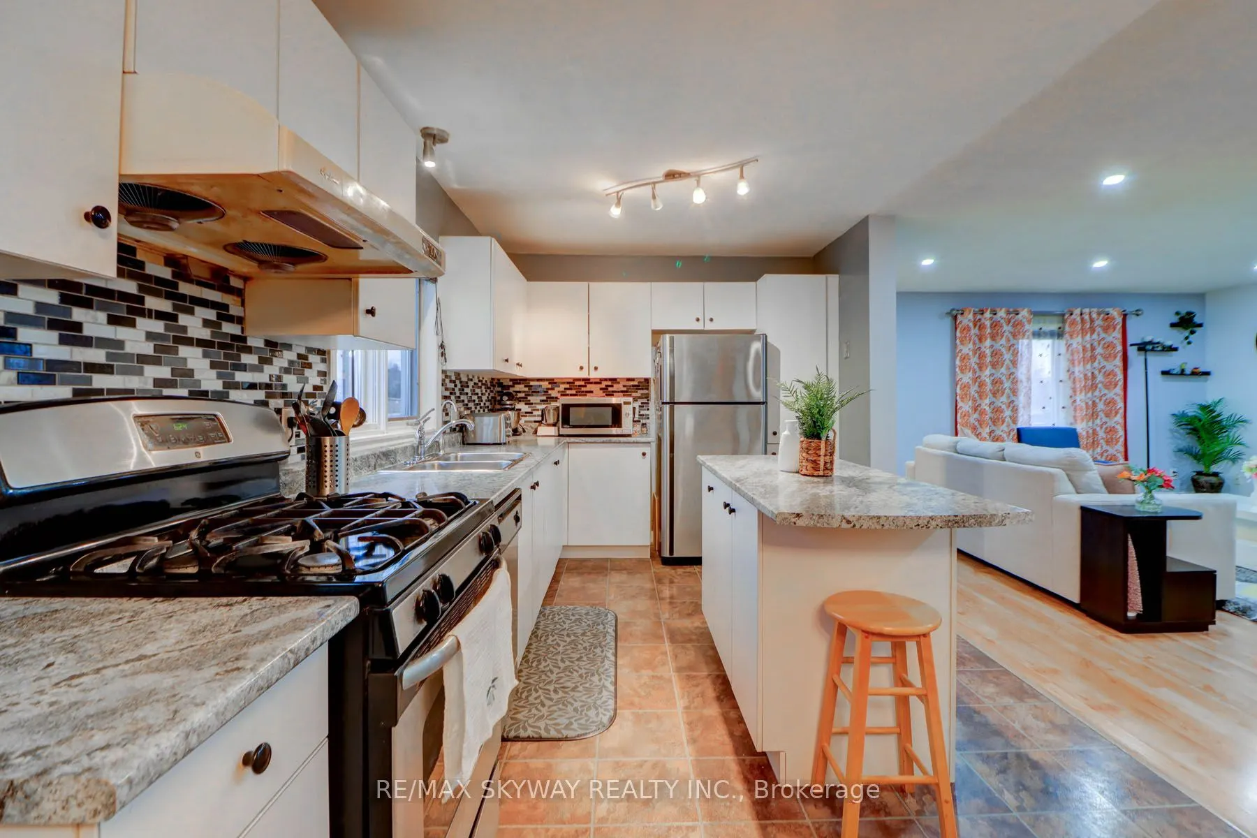 282B Brock Street W