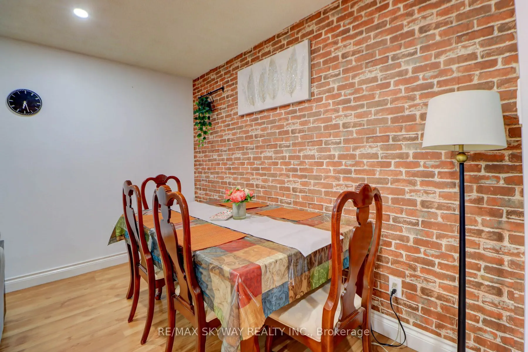 282B Brock Street W