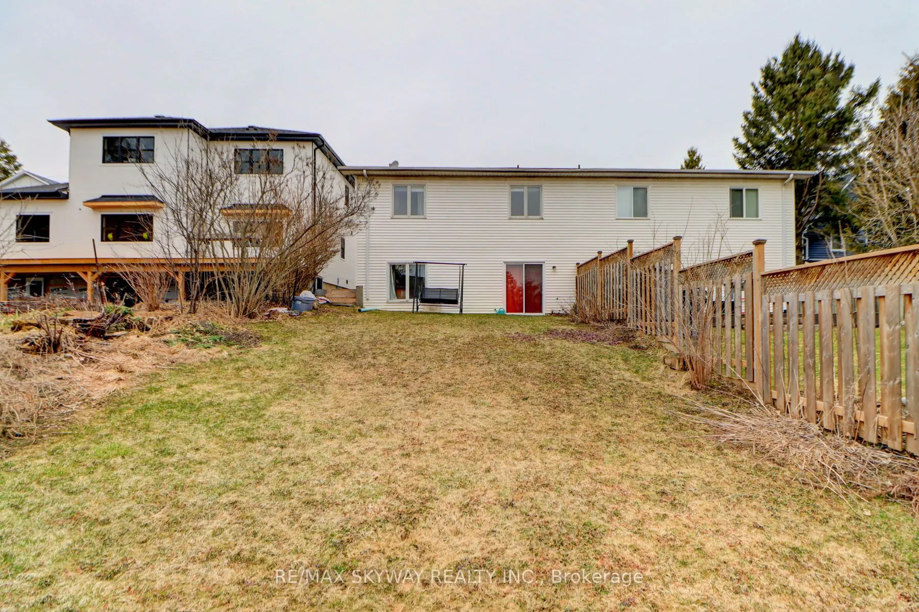 282B Brock Street W