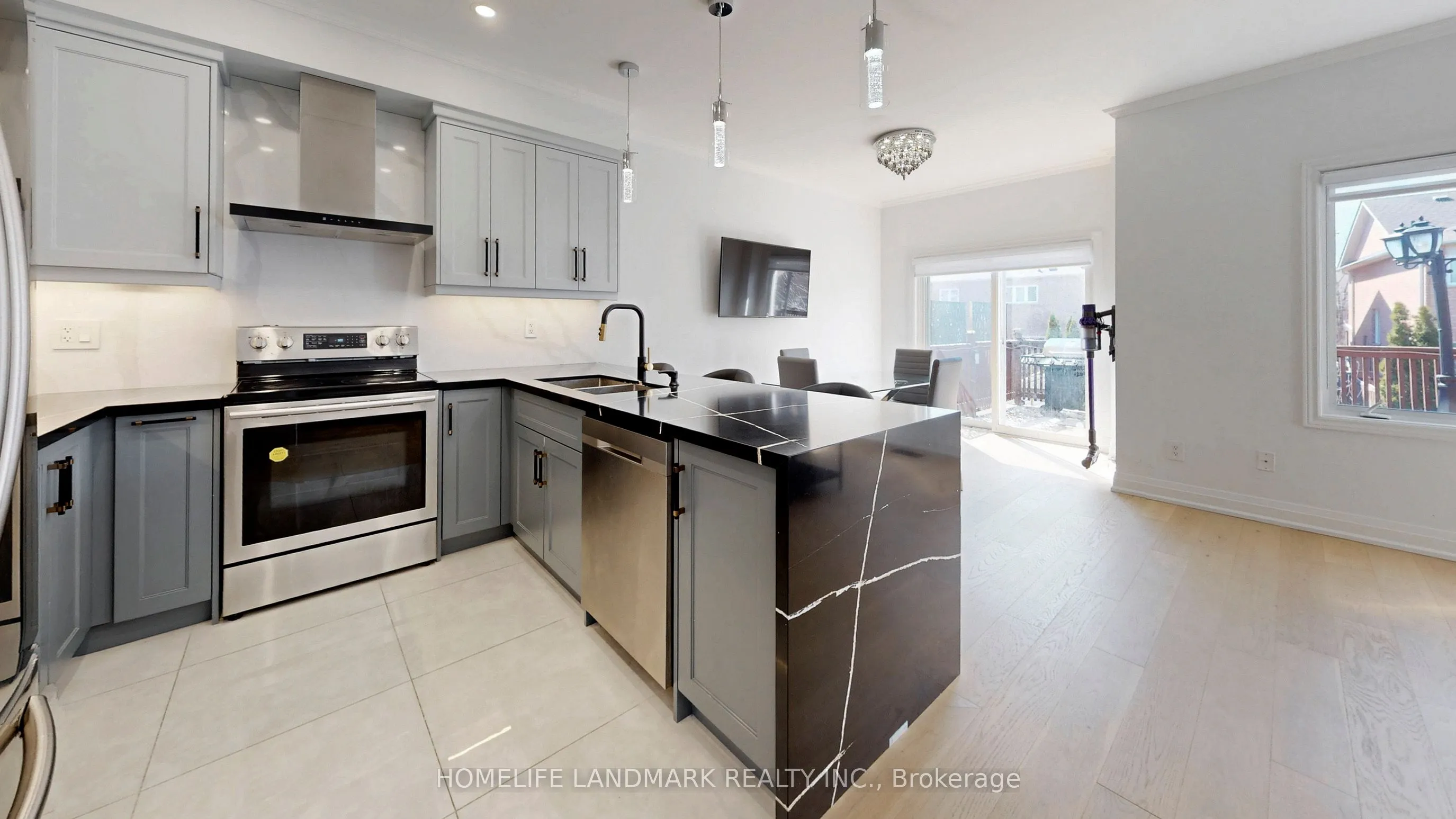 32 Arco Circle