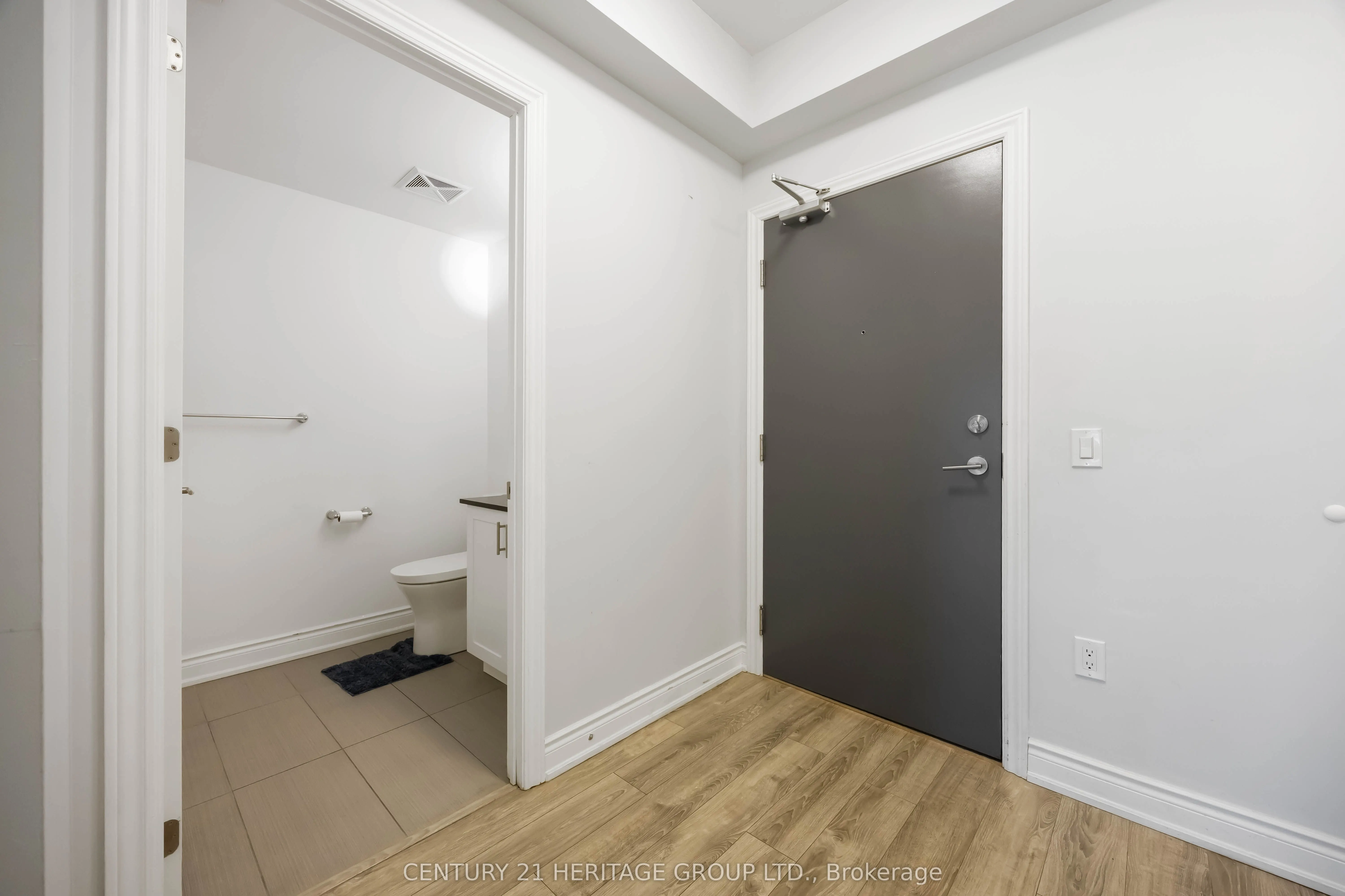 9618 Yonge Street #201