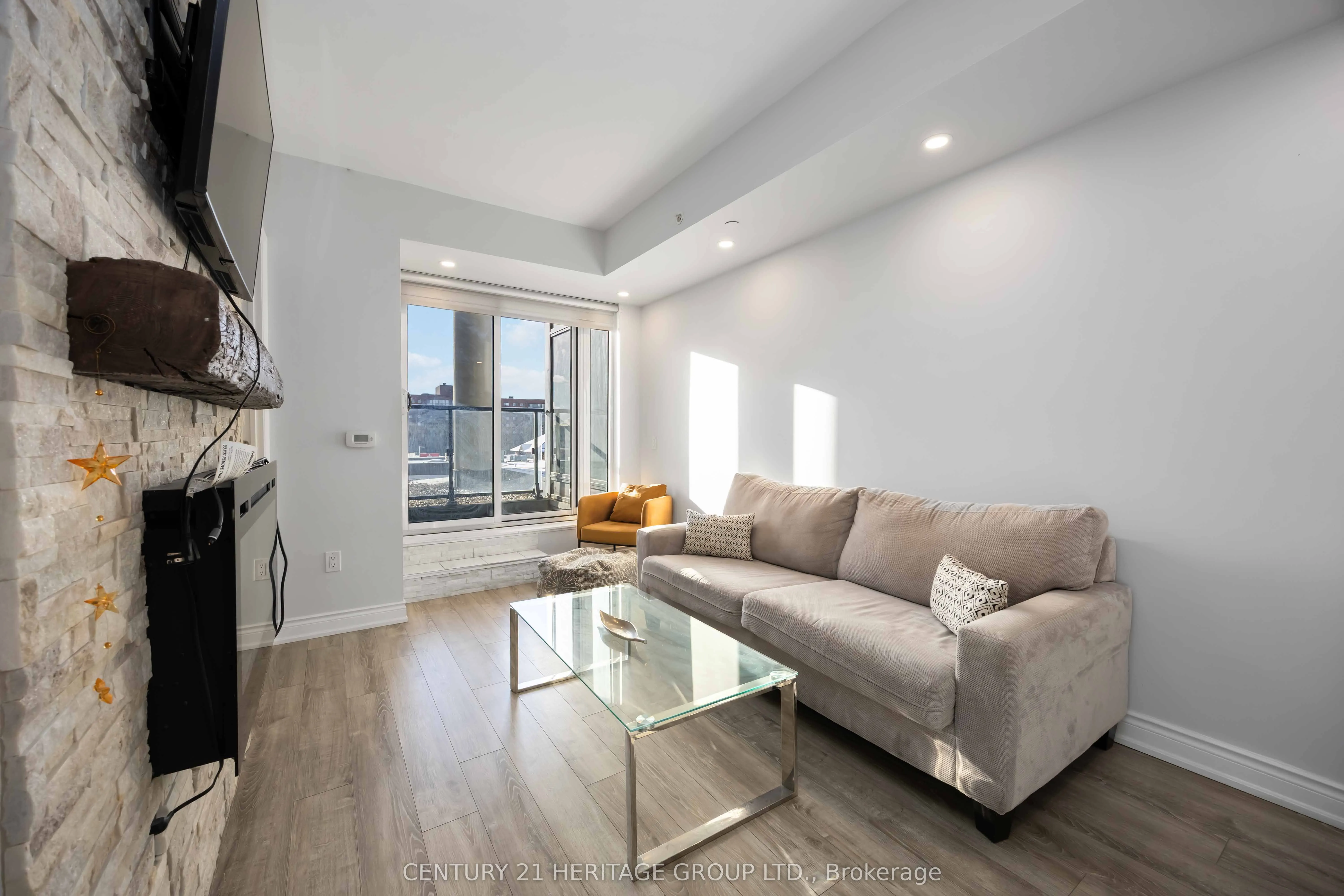 9618 Yonge Street #201