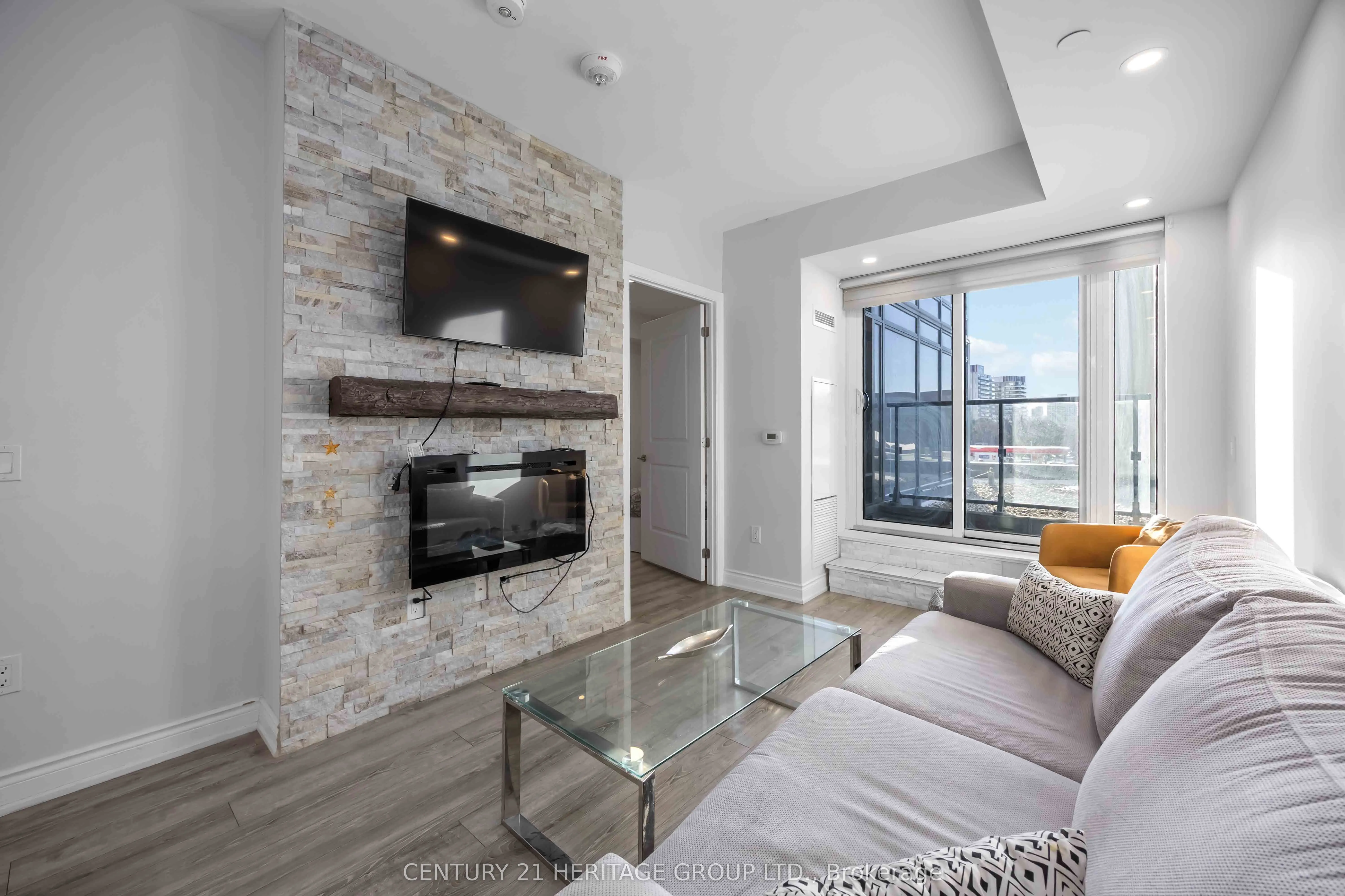 9618 Yonge Street #201