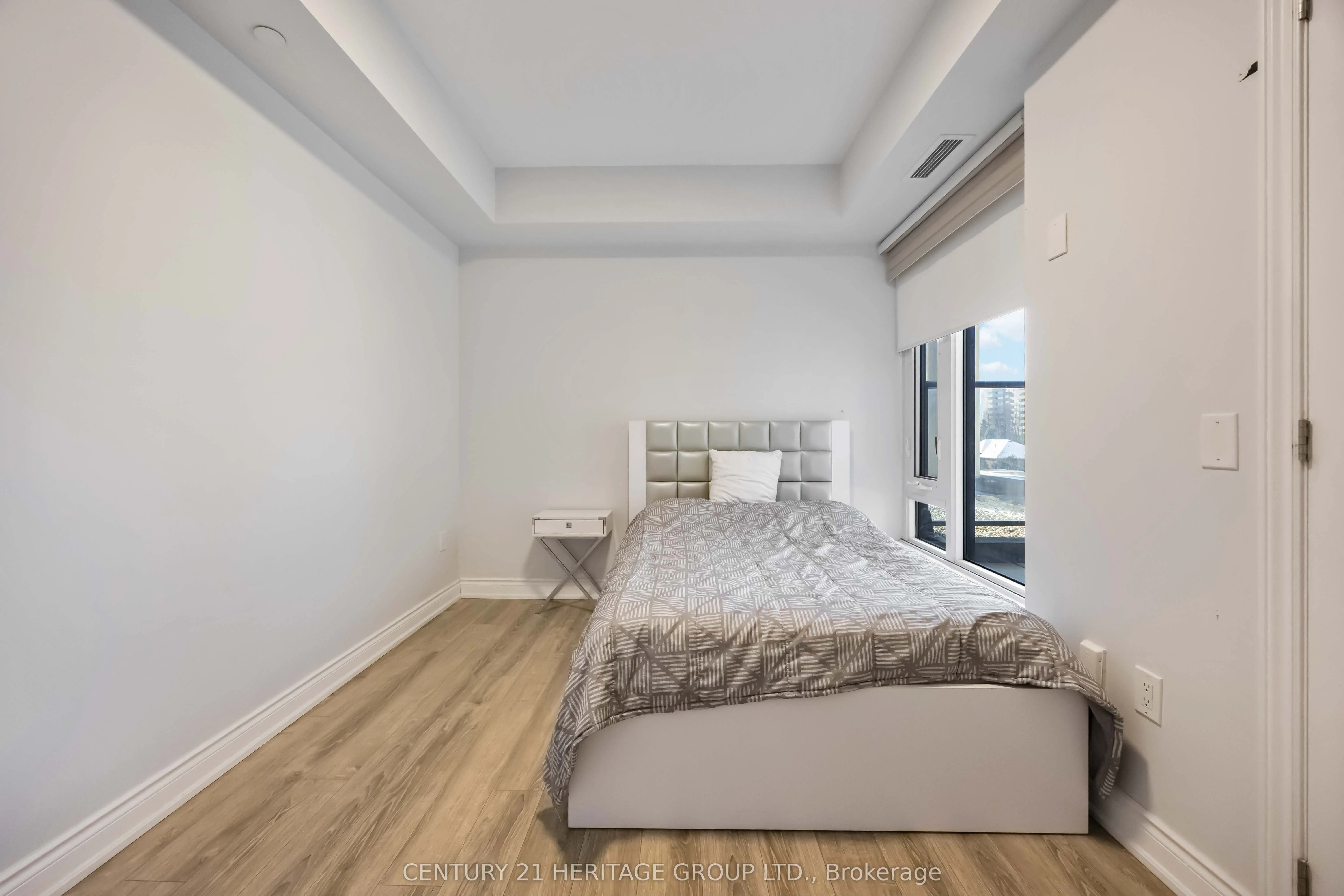 9618 Yonge Street #201