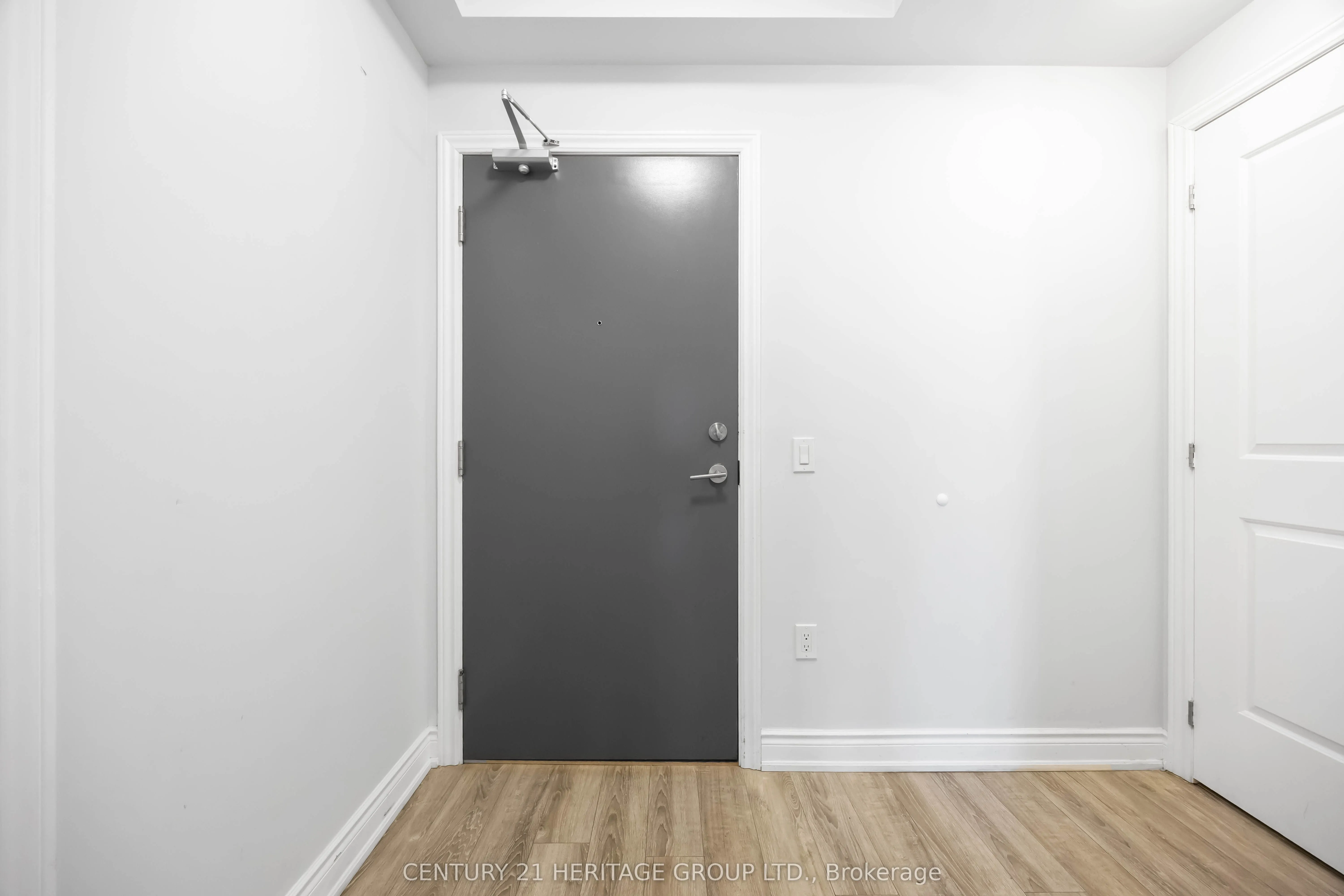 9618 Yonge Street #201