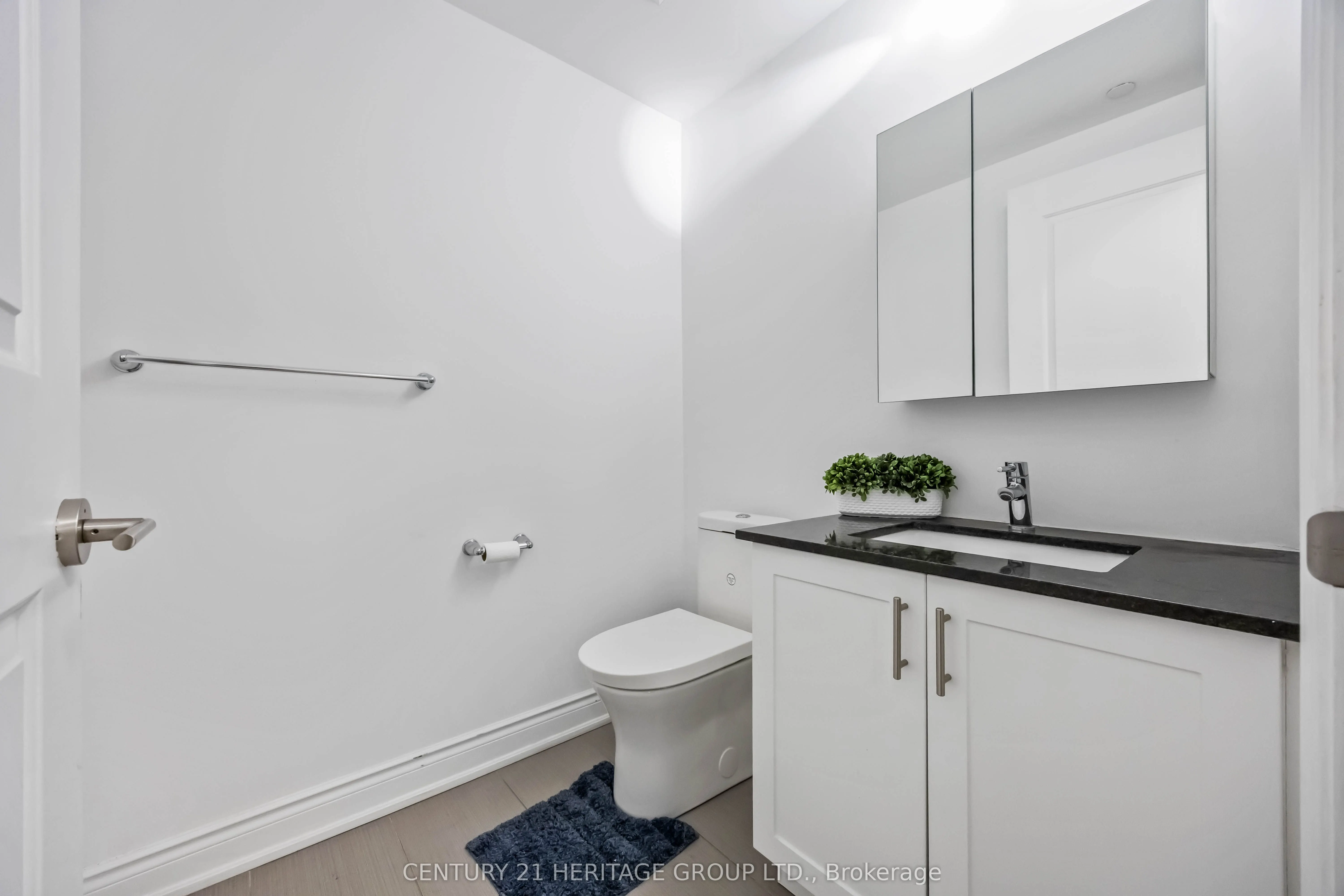 9618 Yonge Street #201