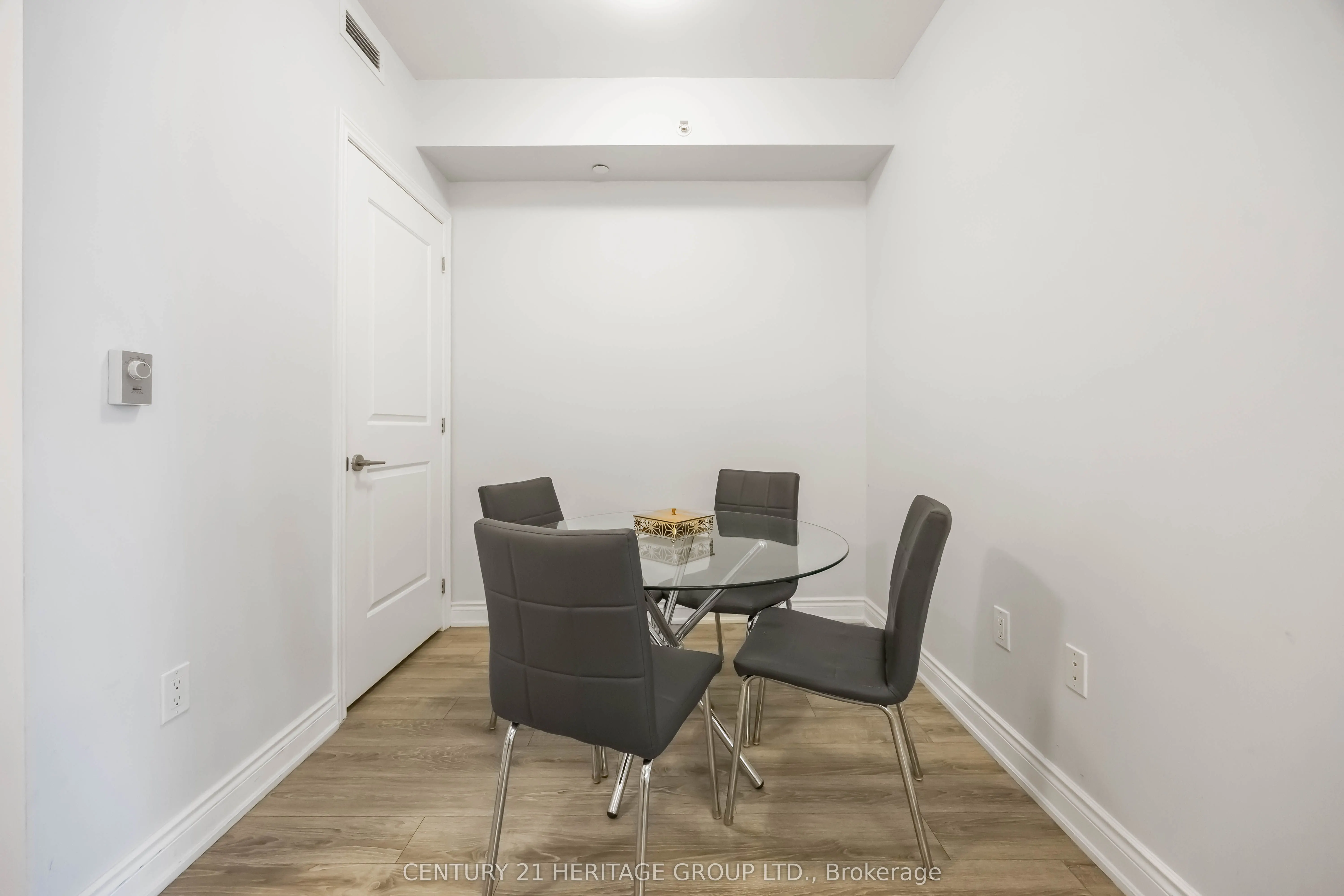 9618 Yonge Street #201