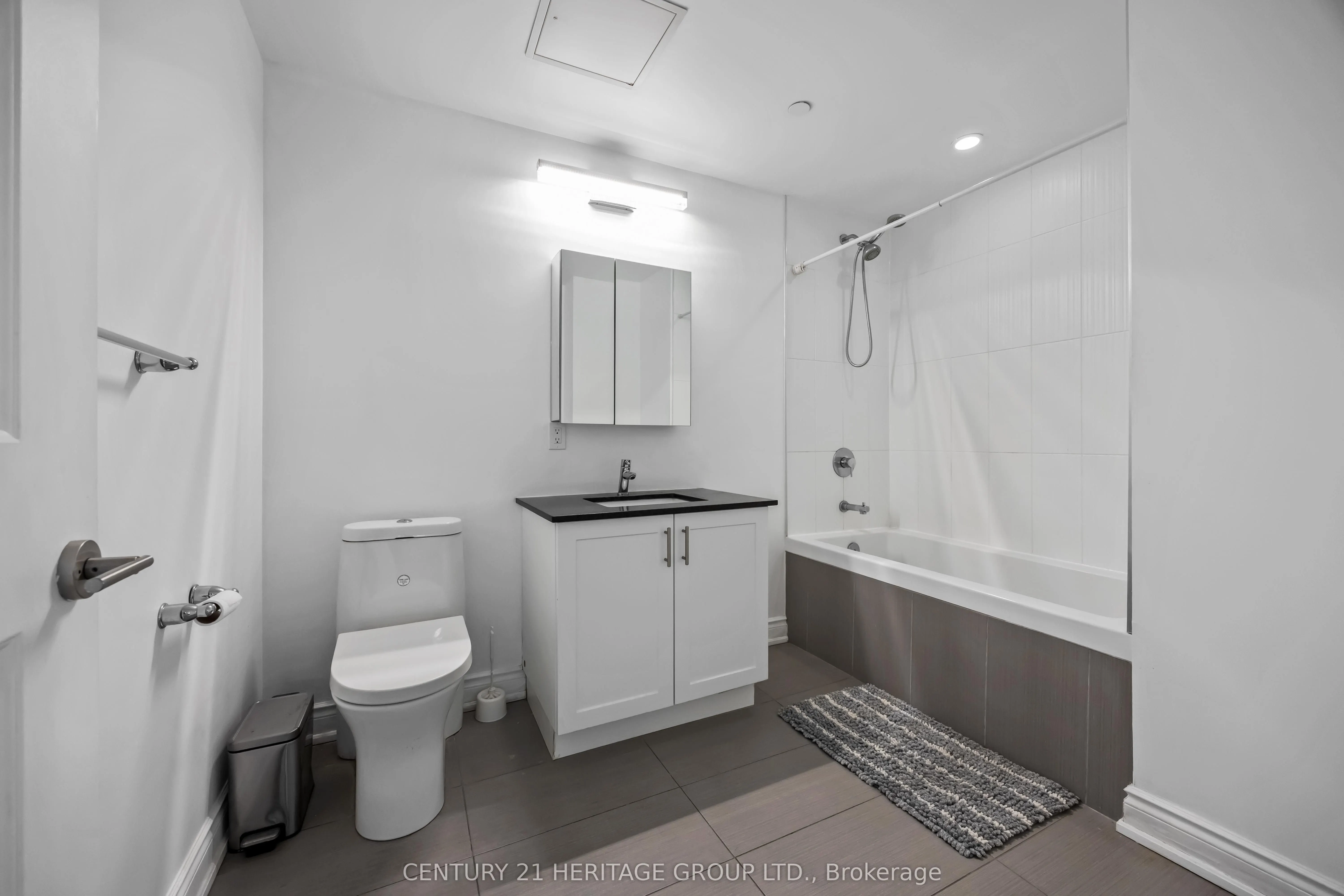 9618 Yonge Street #201