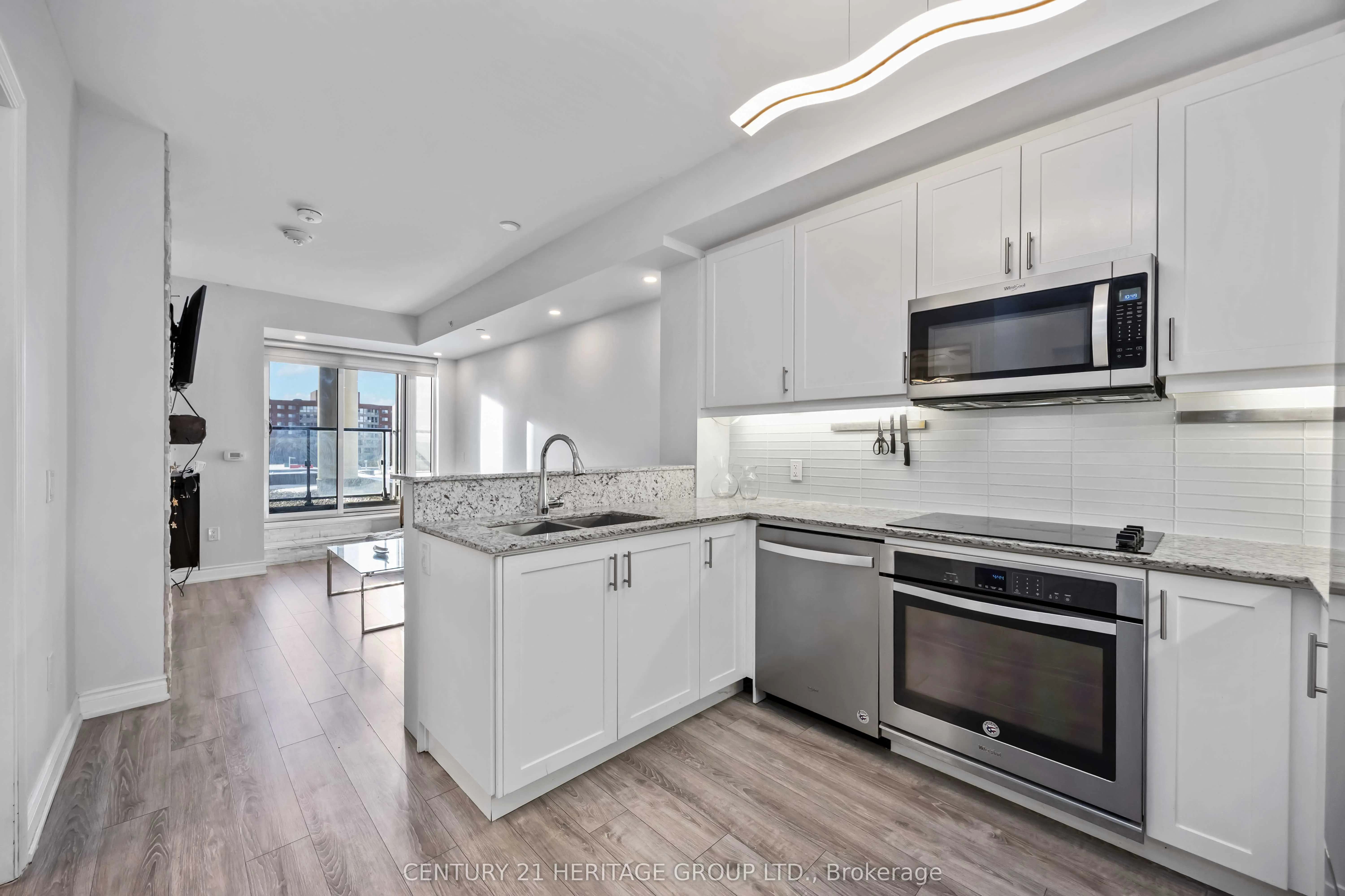9618 Yonge Street #201