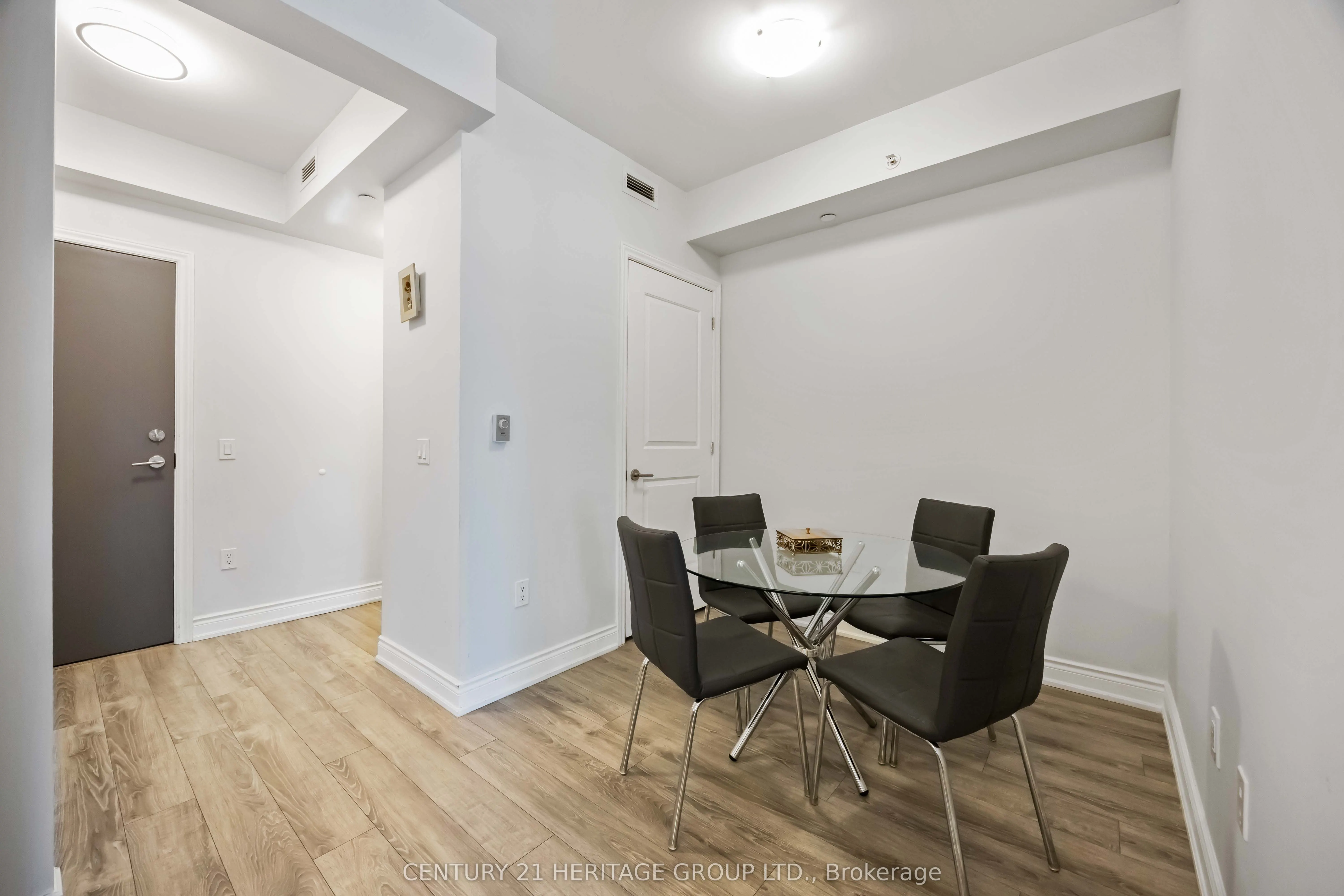 9618 Yonge Street #201