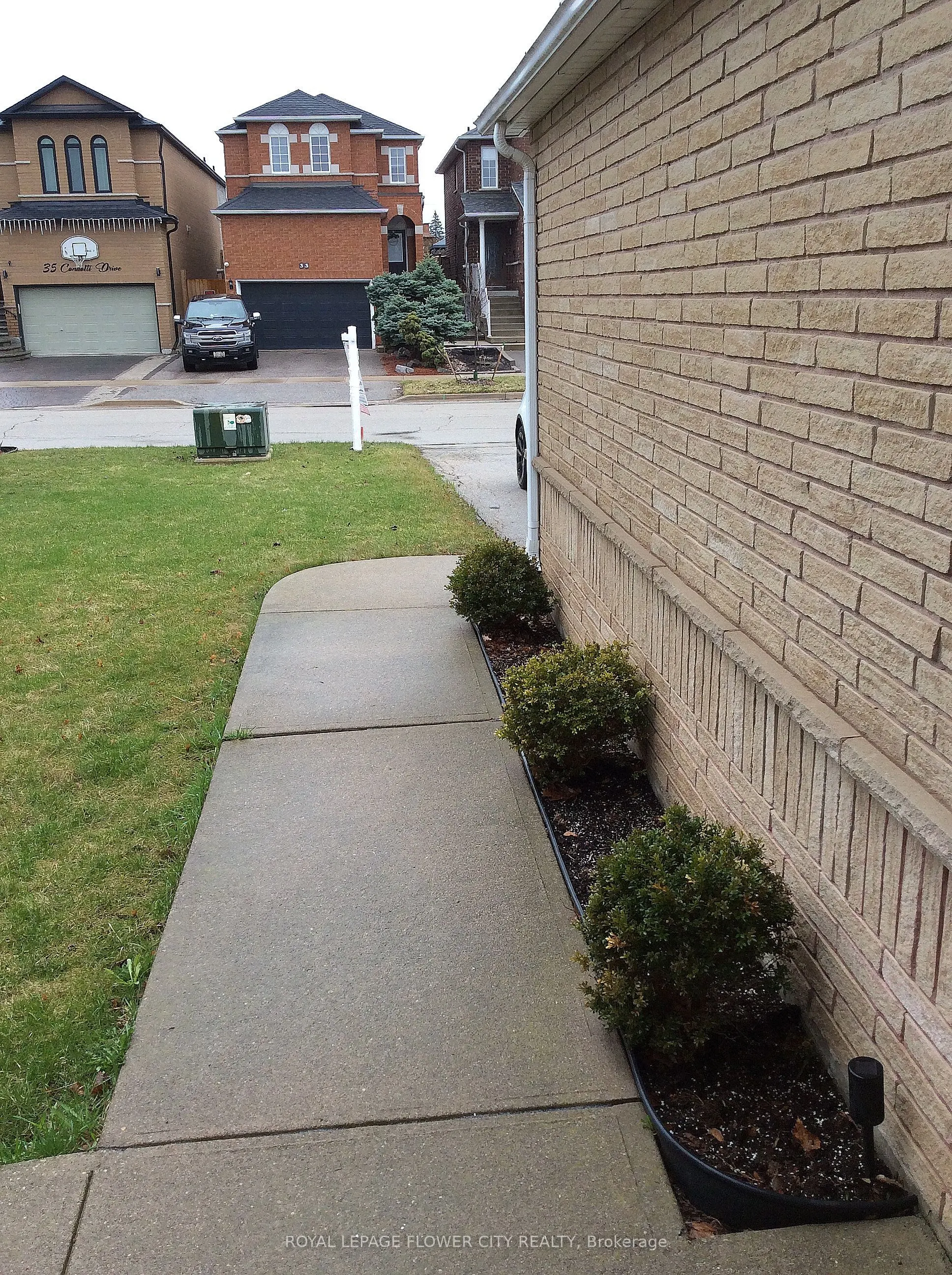 30 Condotti Drive