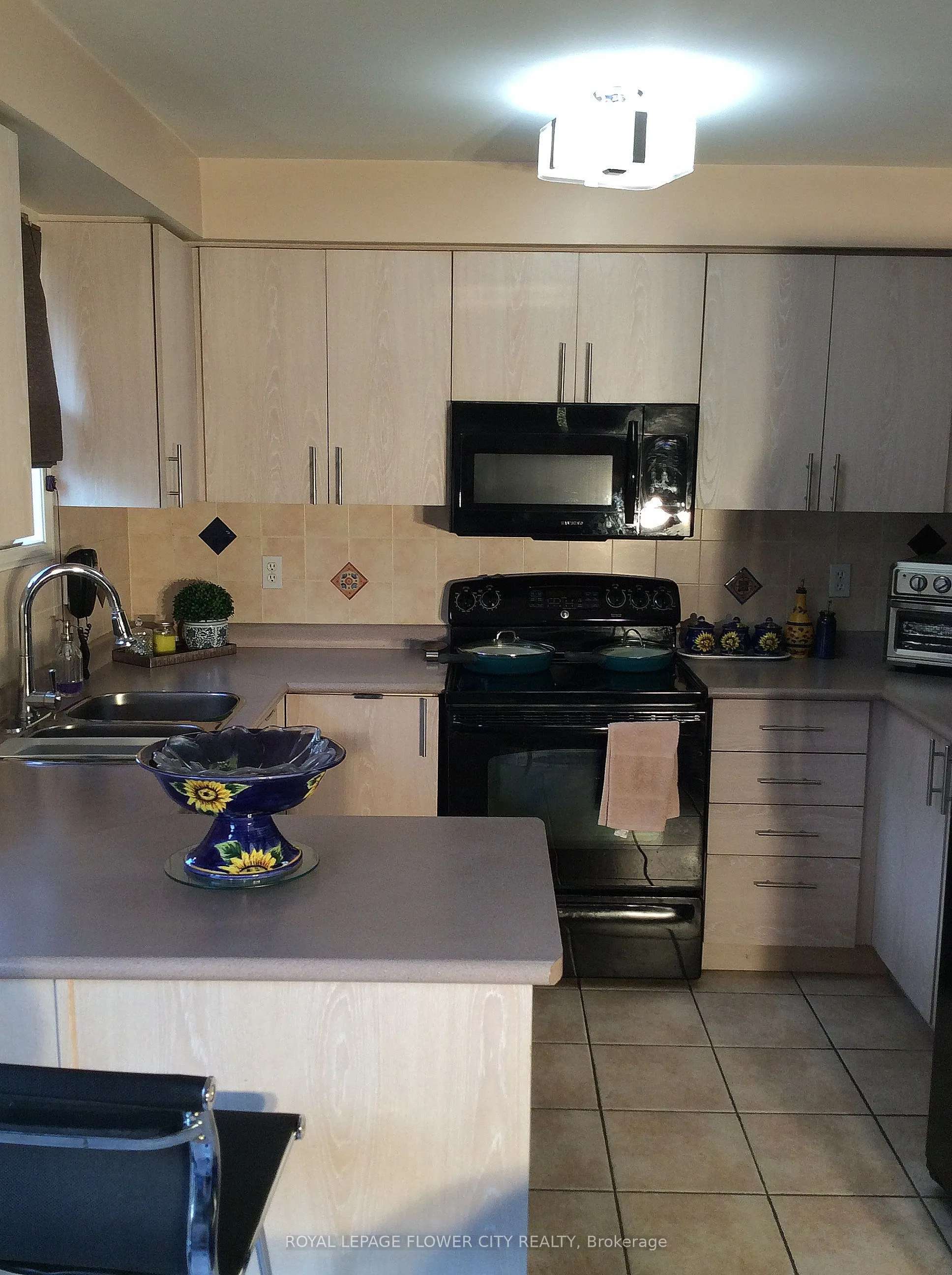 30 Condotti Drive