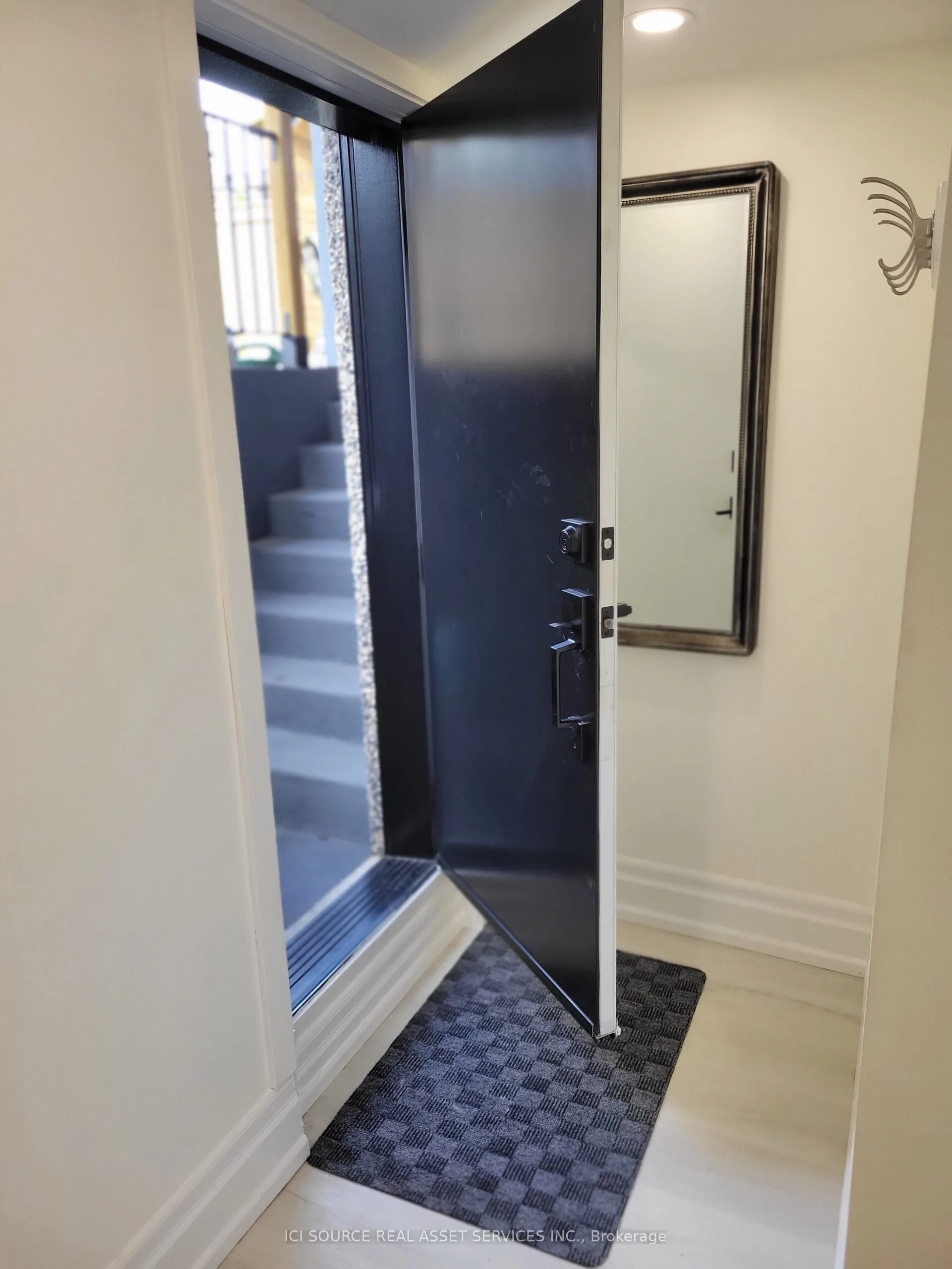 438 Woodbridge Avenue