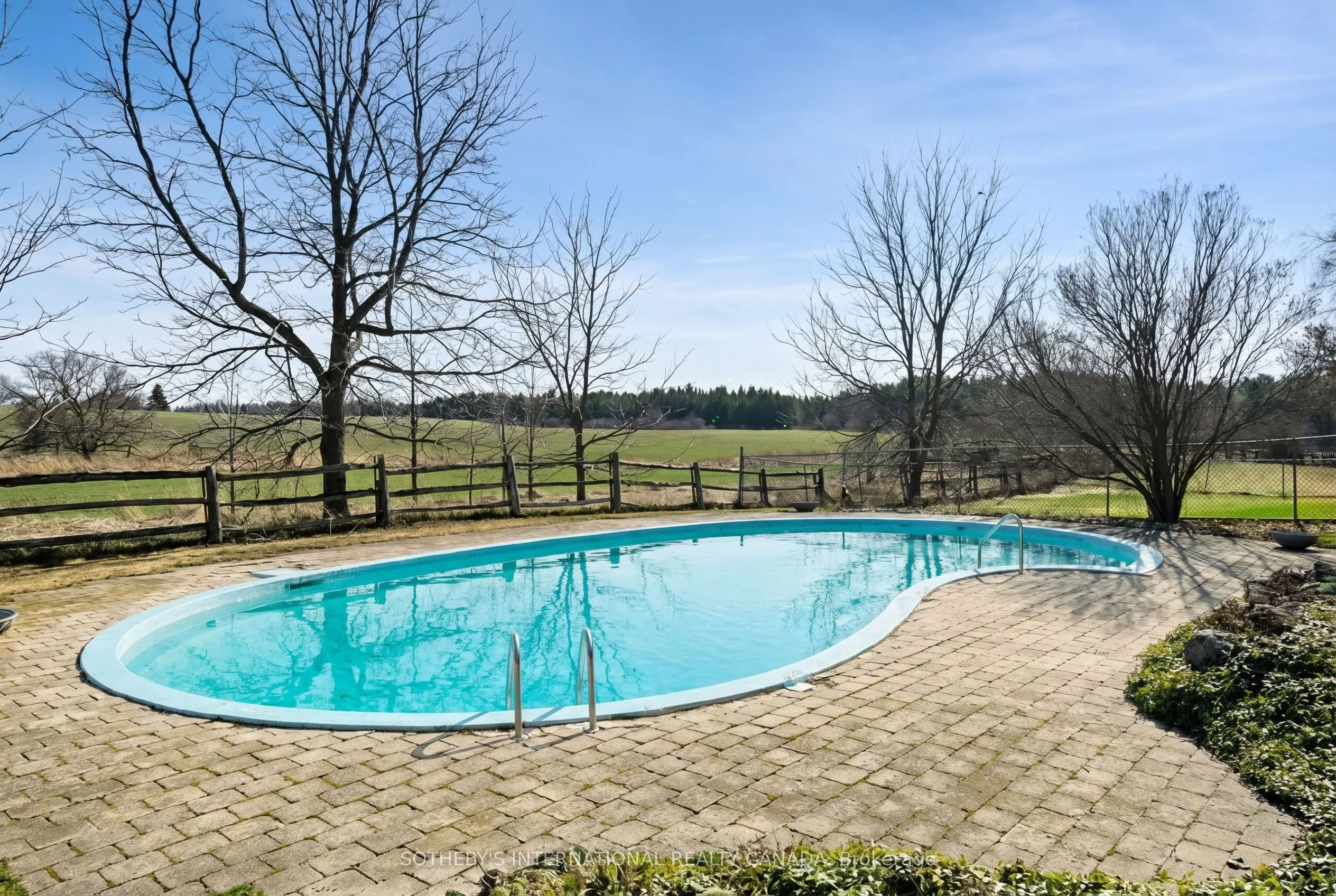 8185 17th Side Road