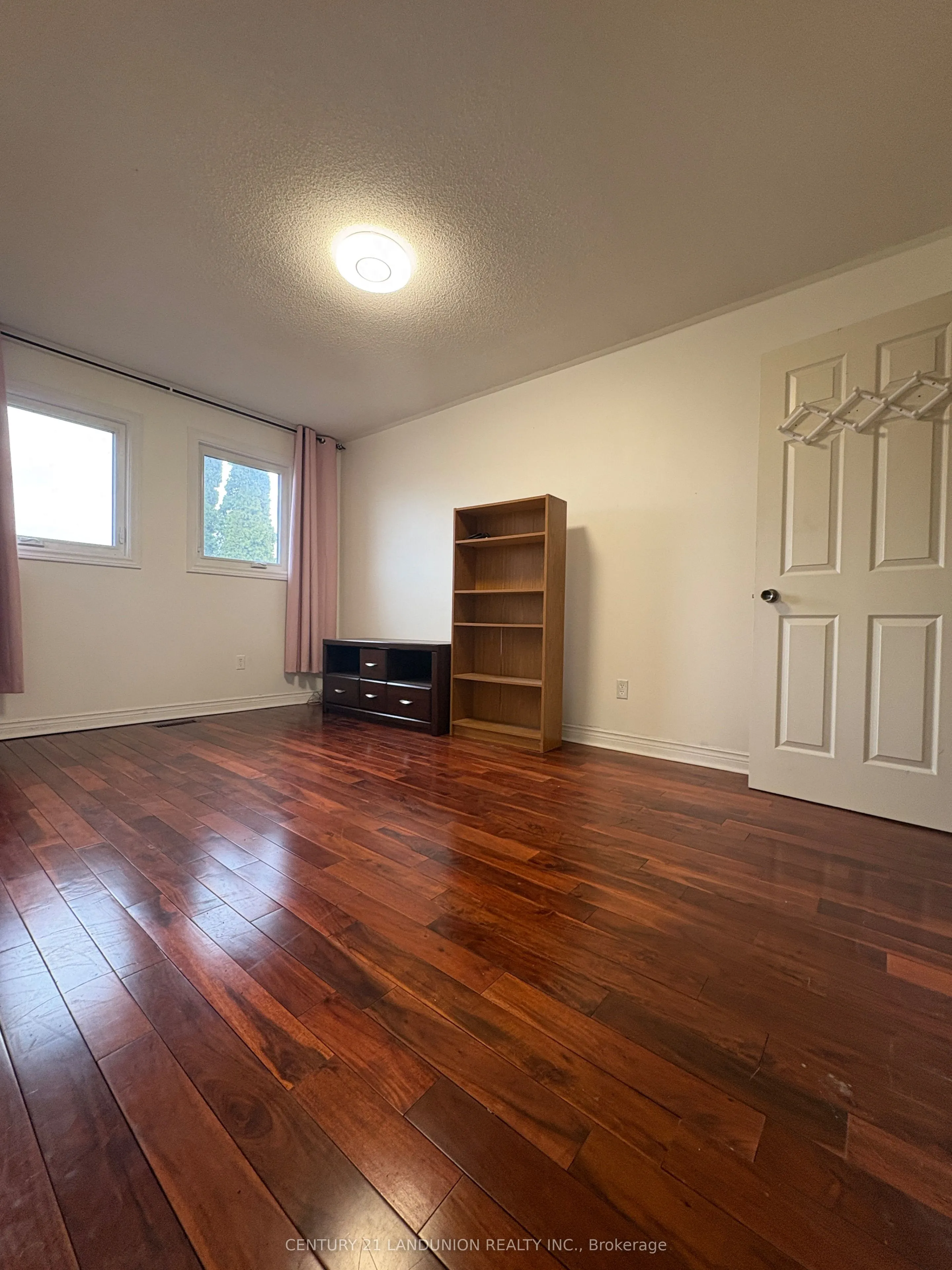 Main 48 Marchwood Crescent