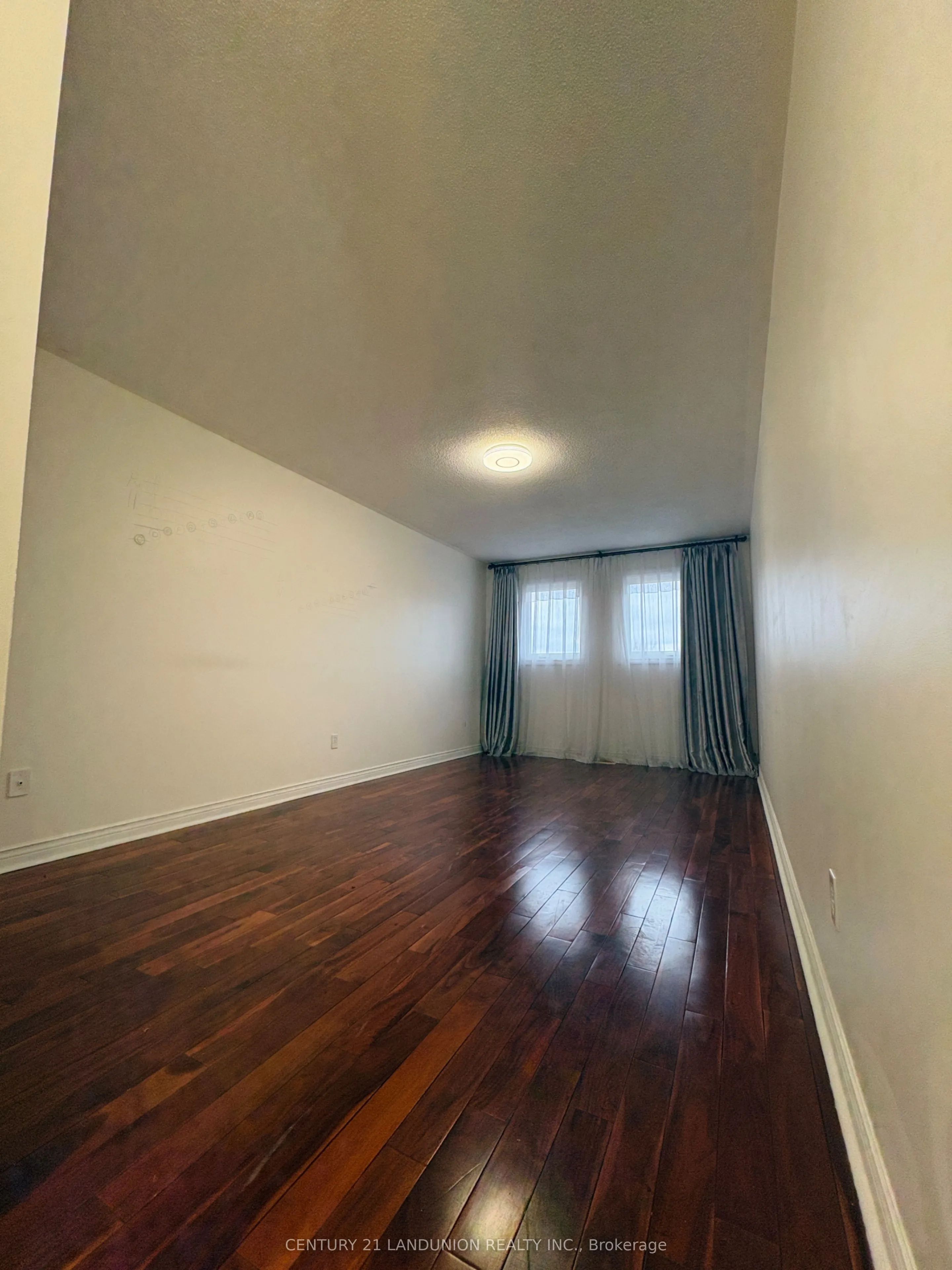 Main 48 Marchwood Crescent